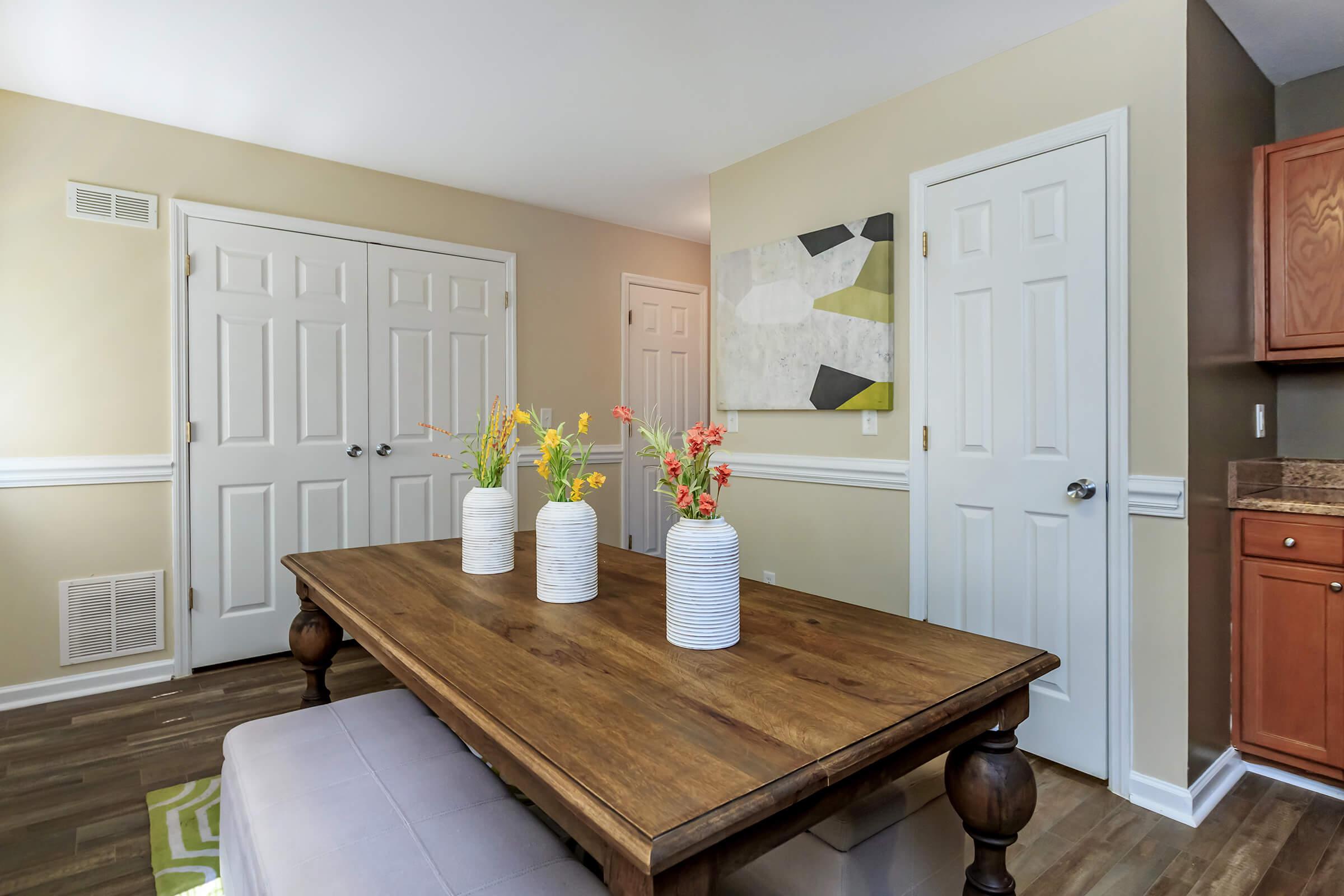 Dining Area at Bluff View at Northside Apartments