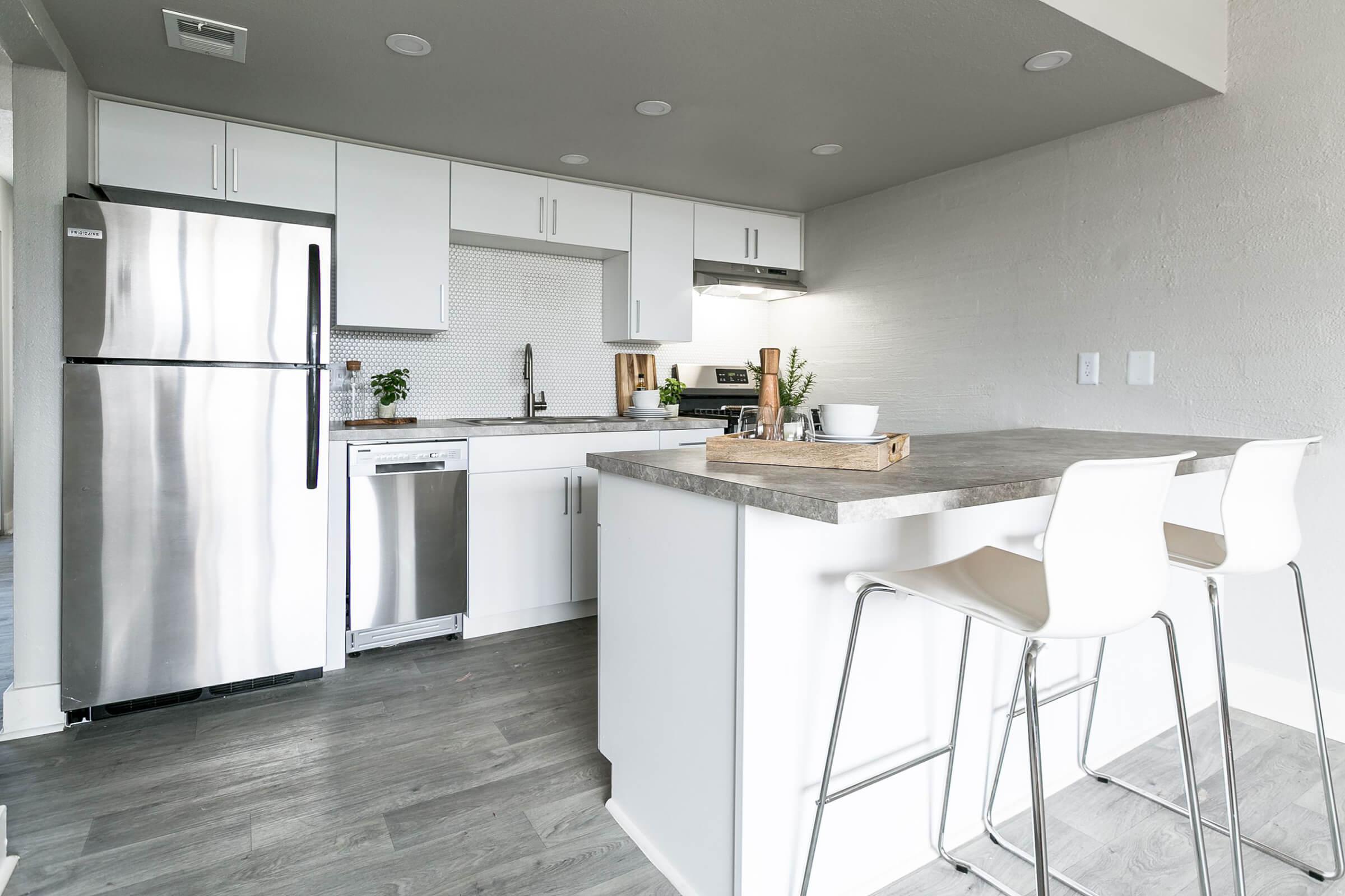 Fully-Equipped Kitchen with Stainless Steel Appliances - The Marlowe Apartments - Phoenix - Arizona
