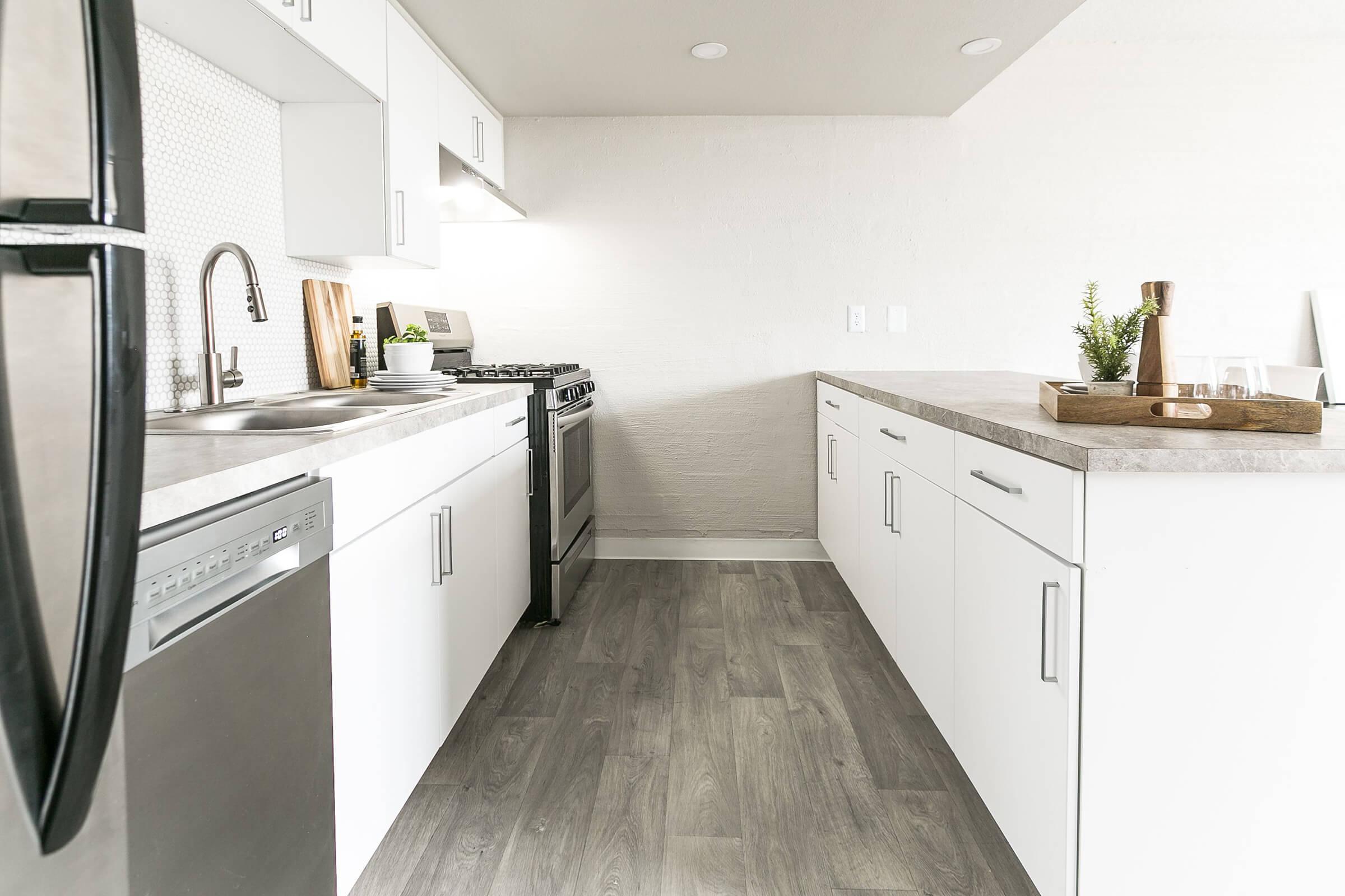 Fully-Equipped Kitchen with Stainless Steel Appliances - The Marlowe Apartments - Phoenix - Arizona