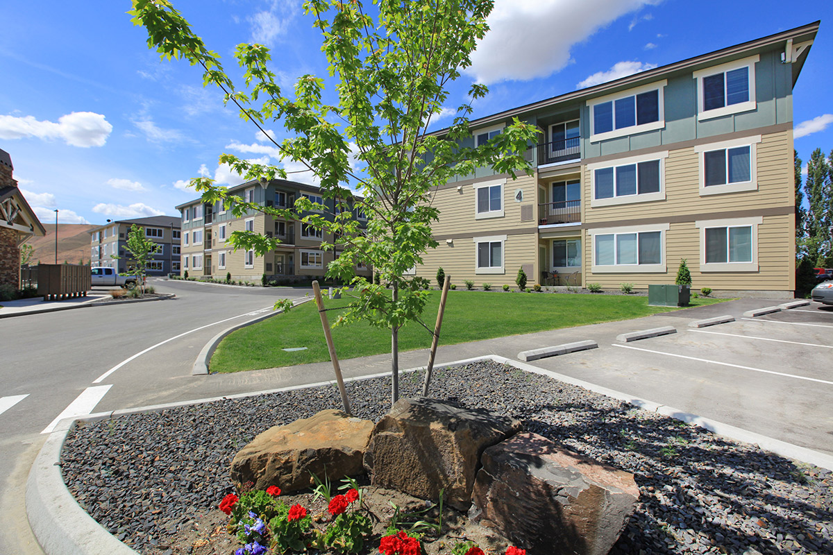Regency Park Apartments At Queensgate Apartments In