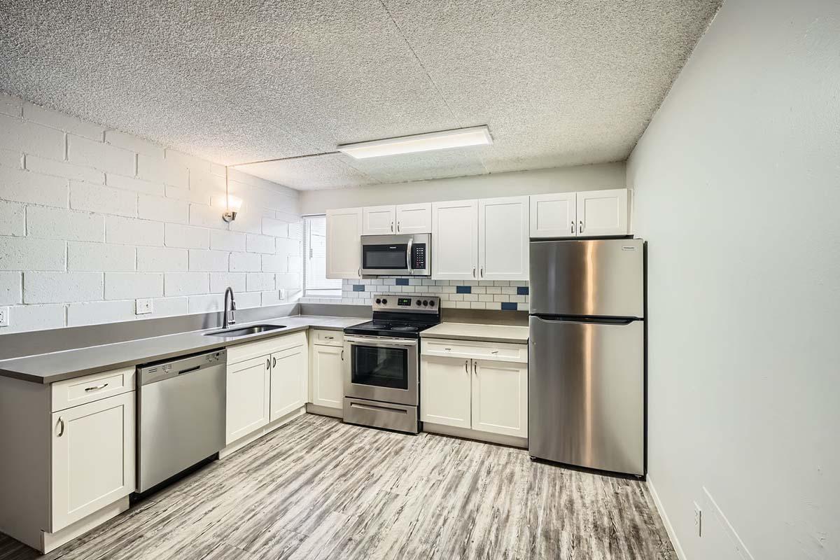 1920 N 1st Ave #105A - Web Quality - 004 - 06 Kitchen.jpg