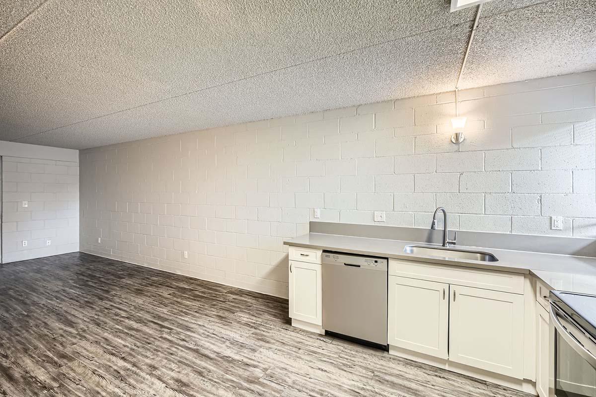 1920 N 1st Ave #105A - Web Quality - 006 - 08 Kitchen.jpg