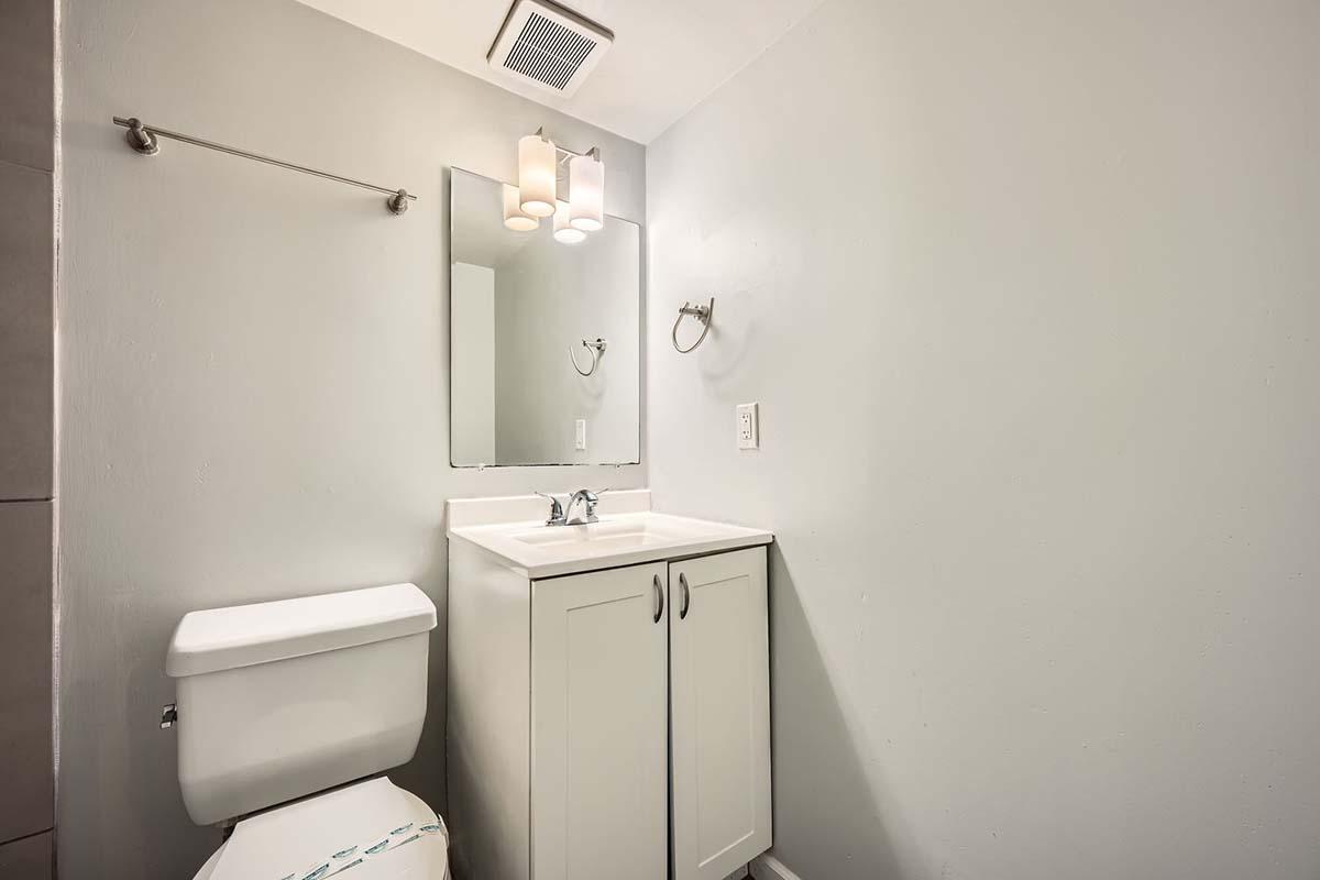 1920 N 1st Ave #105A - Web Quality - 010 - 13 Bathroom.jpg