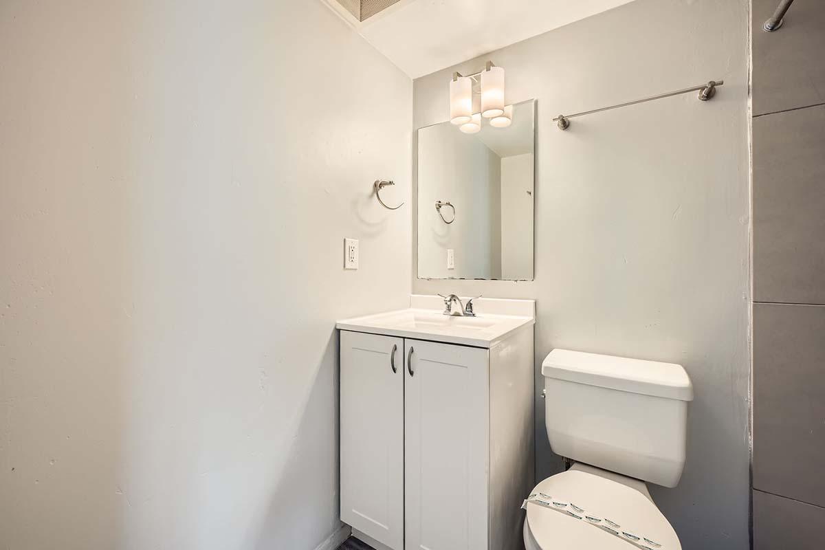 1920 N 1st Ave #105A - Web Quality - 013 - 18 Bathroom.jpg