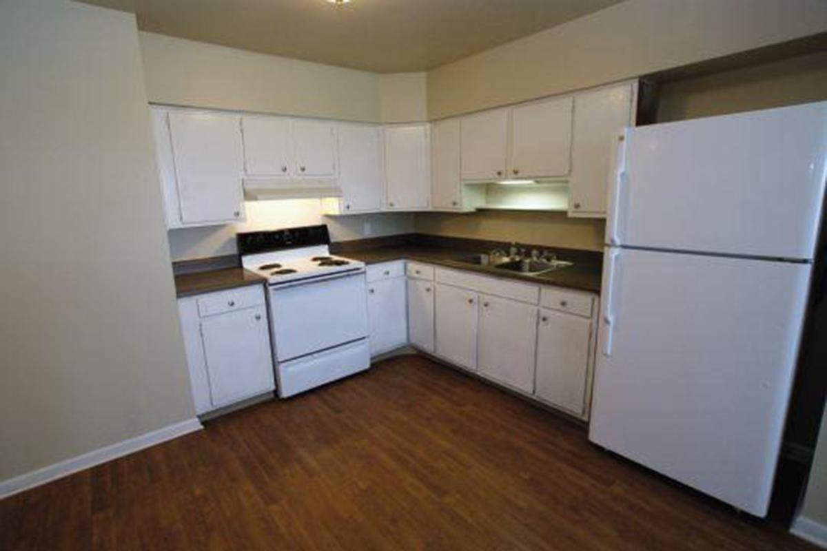 Spacious kitchen at Lenore Garden