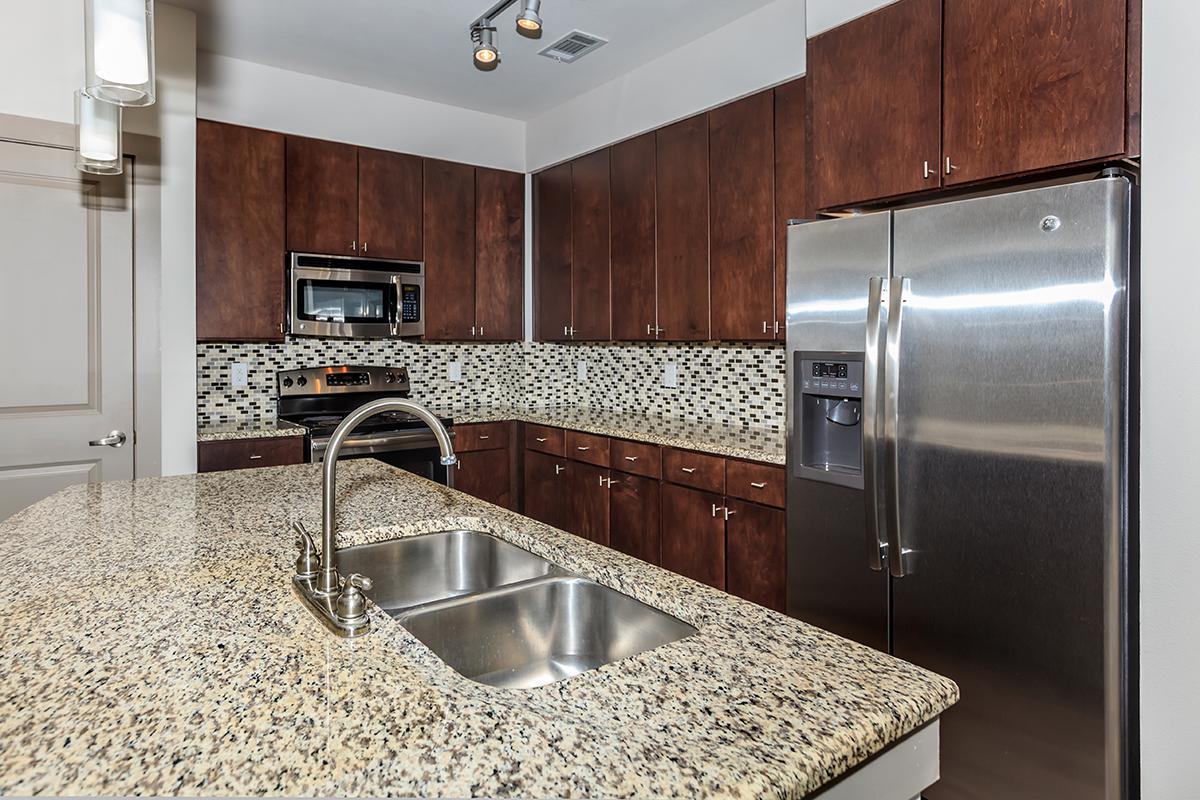 KITCHEN WITH BREAKFAST BAR