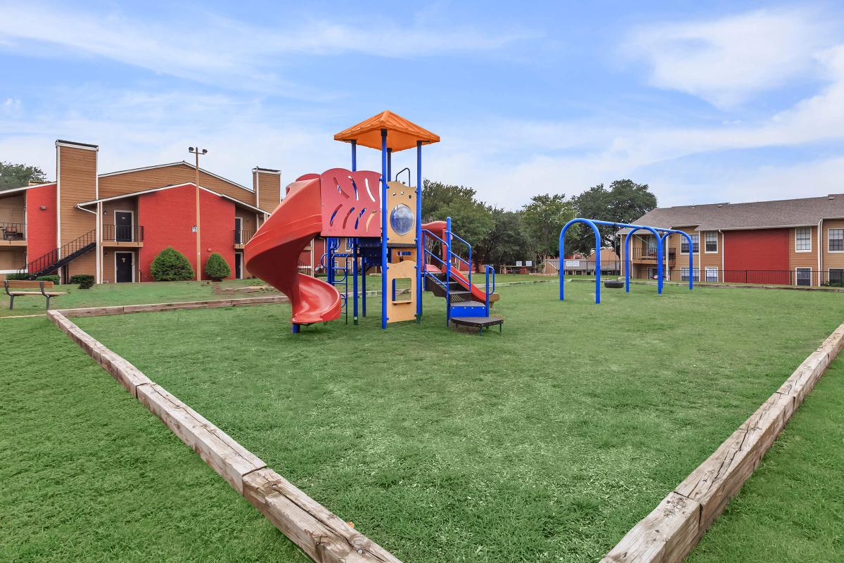 LARGE PLAY AREA