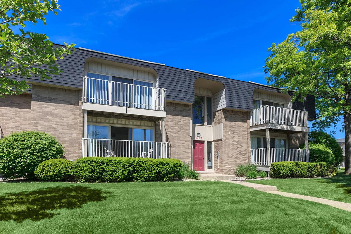 SPACIOUS BALCONIES AND PATIOS IN TROY, MI