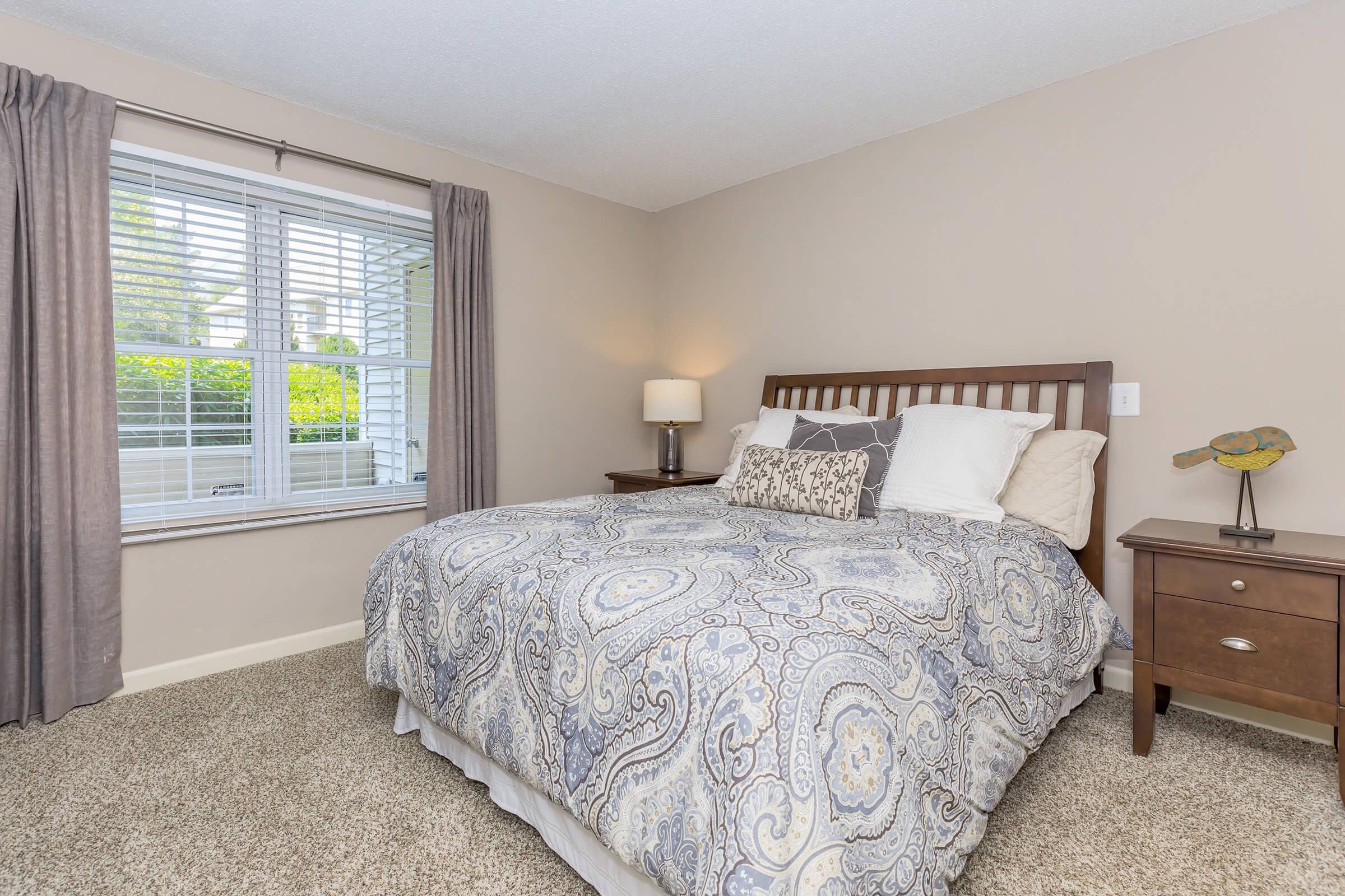 a bedroom with a bed in a hotel room