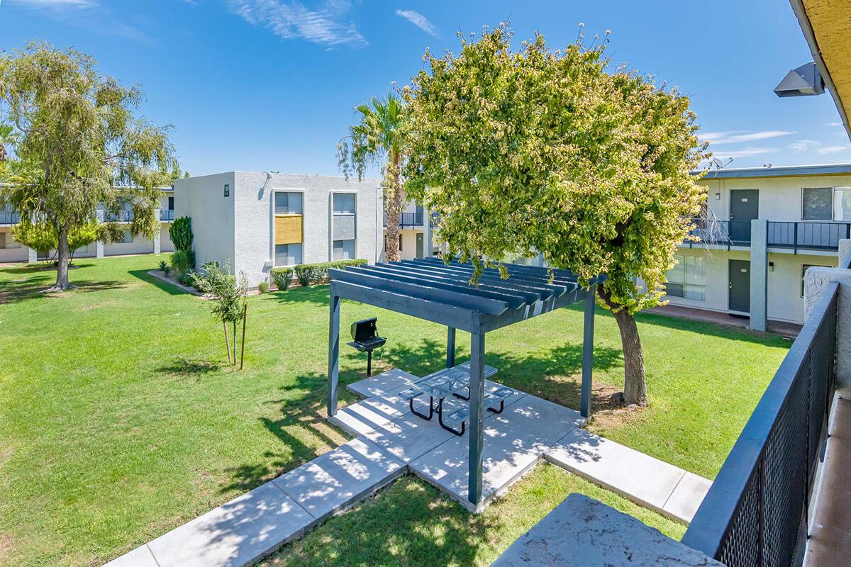 Shaded Picnic Area with Barbecue - The Gallery Apartments - Tempe - Arizona