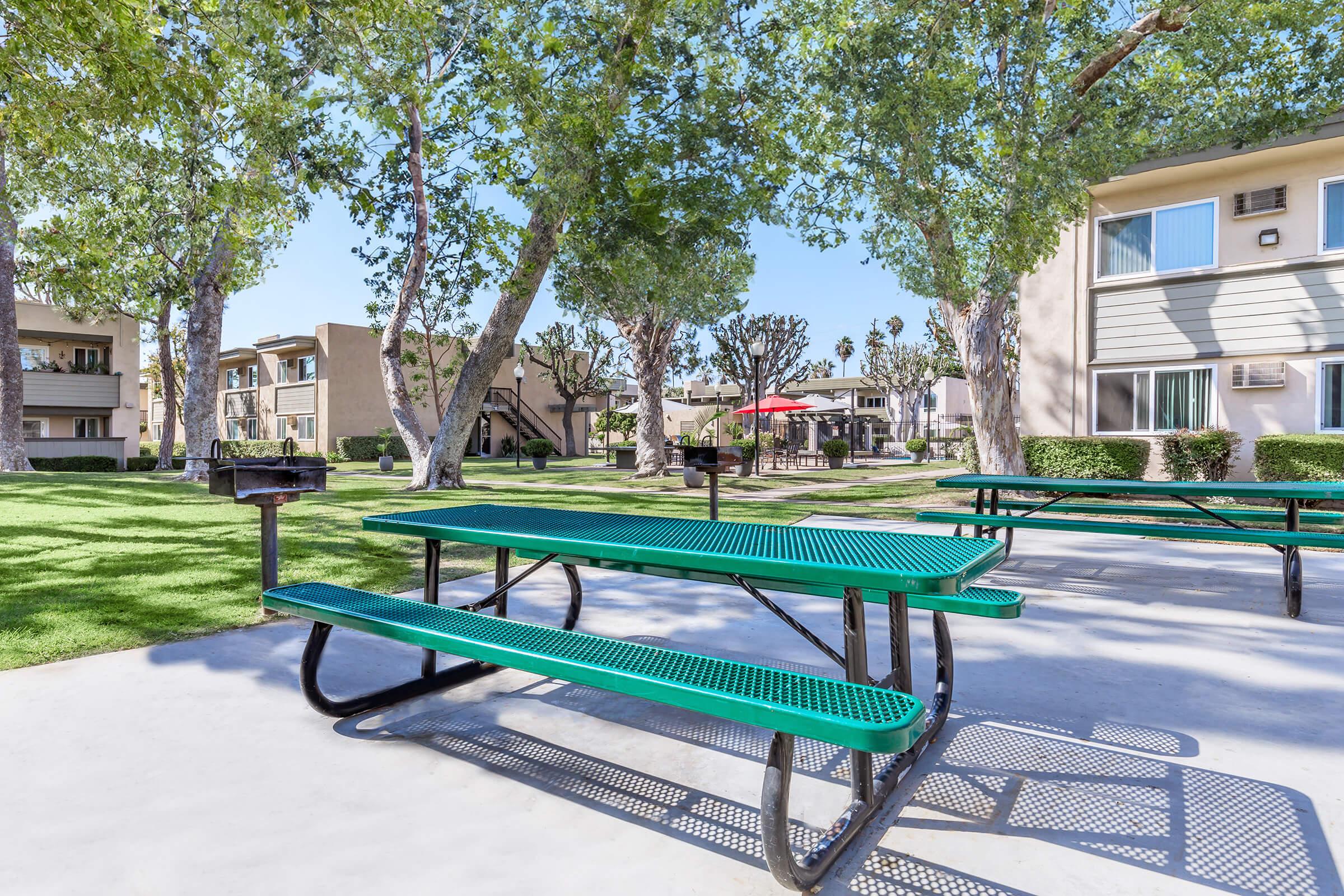 an empty park bench next to a building