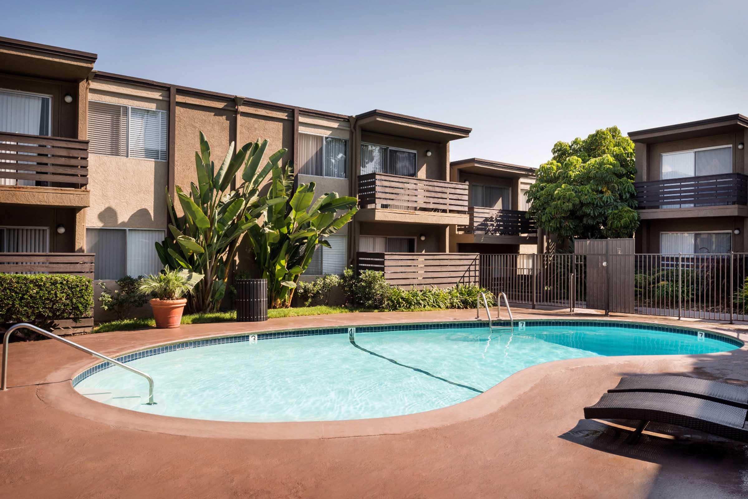 Promotional pop-up displaying the patios and balconies of Elan Avante with a limited time special of one full month rent free for select apartment homes terms and conditions apply equal housing opportunity contact our office for details with a contact form including name email and phone number and a submit button