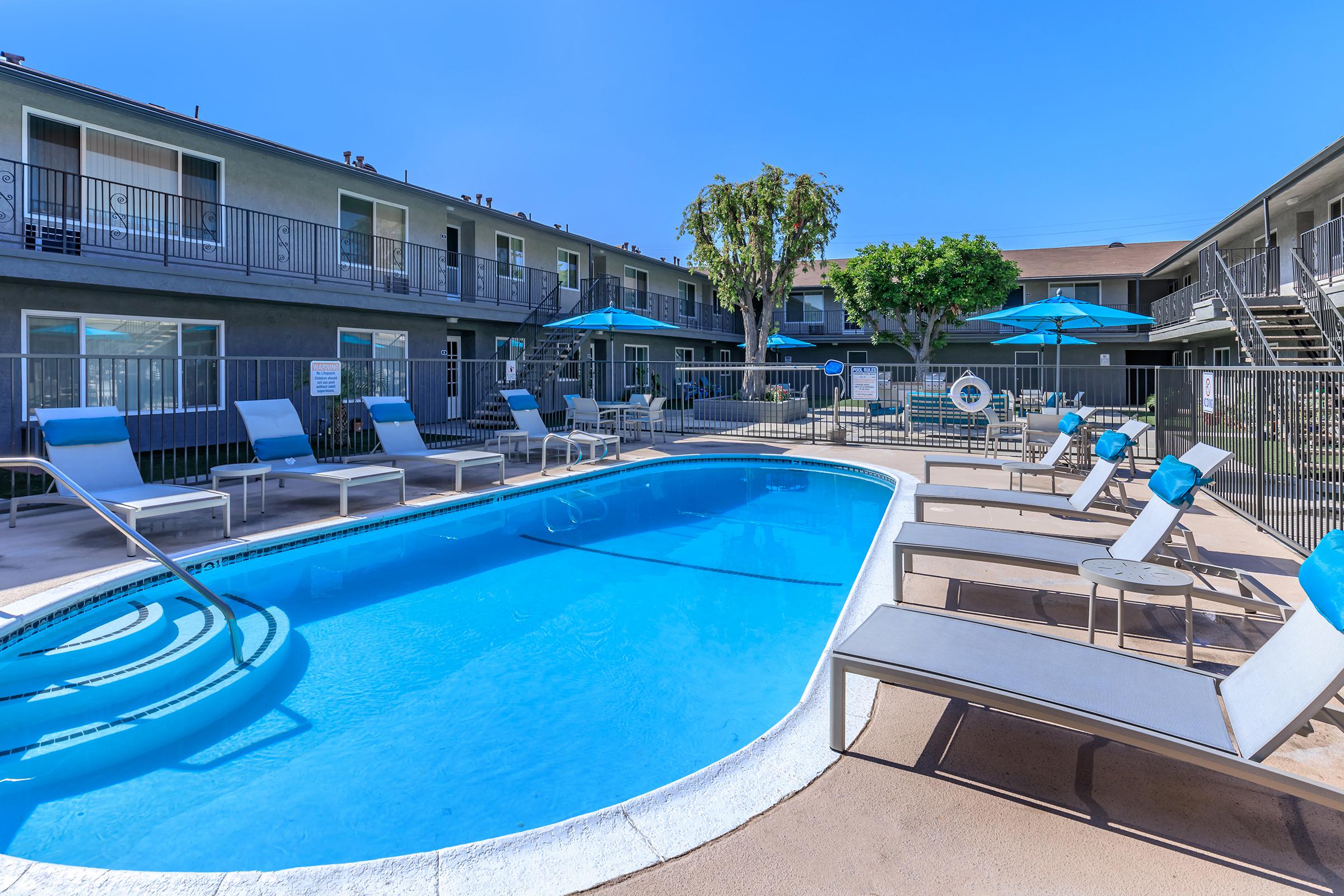 a group of lawn chairs sitting on top of a swimming pool