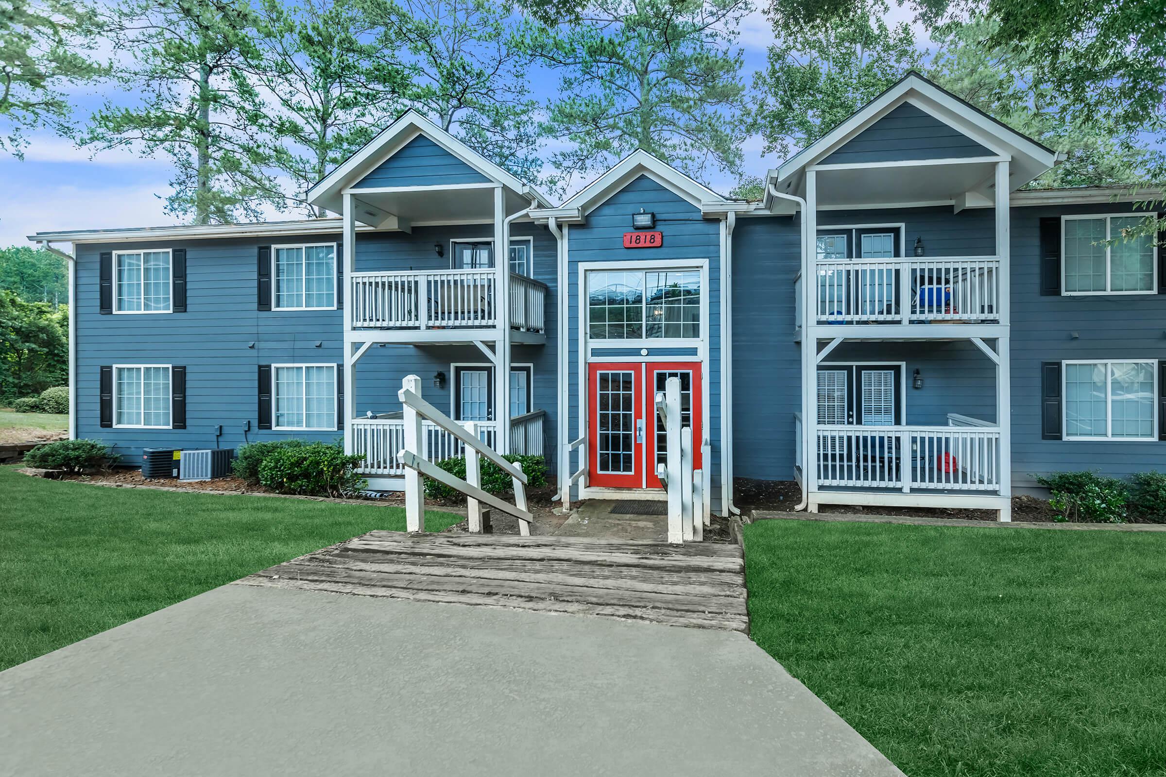 MARIETTA, GA, APARTMENT LIVING AT CREST AT EAST COBB