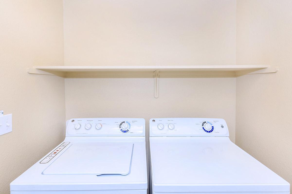 Boulder Creek has washer-dryer in home