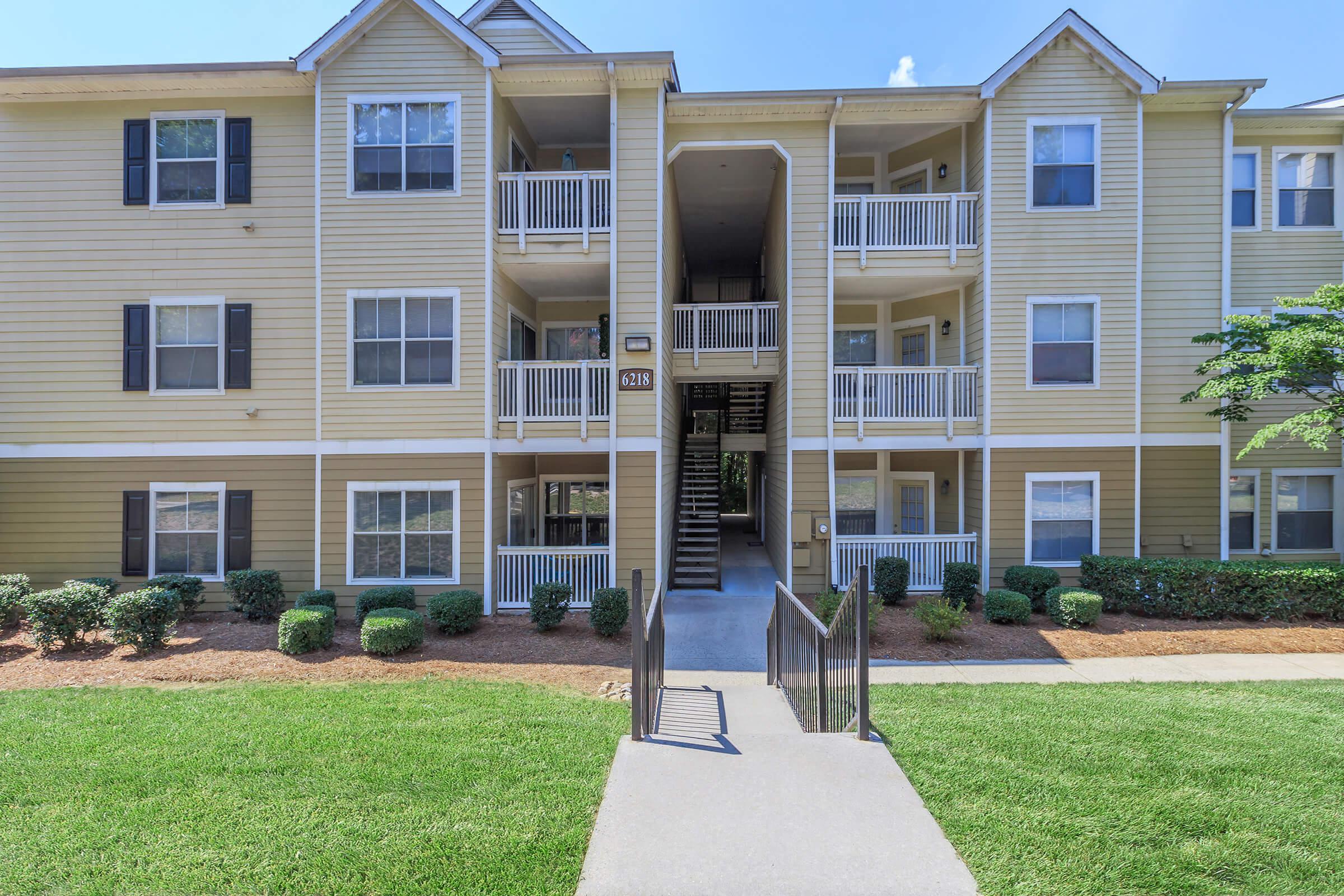 YOUR NEW APARTMENT HOME AWAITS IN CHARLOTTE, NC