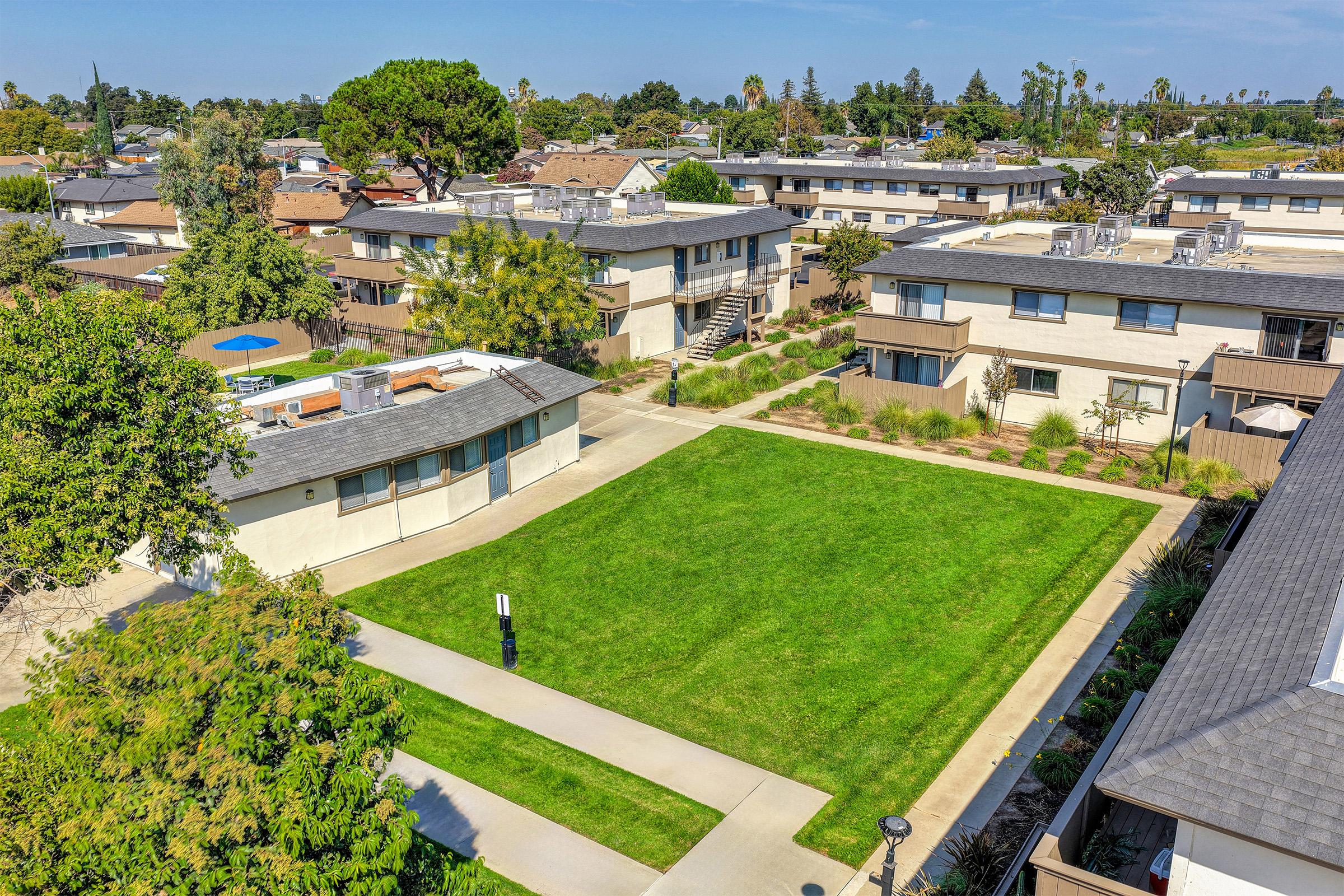 Village Ceres Apts 5 of 8