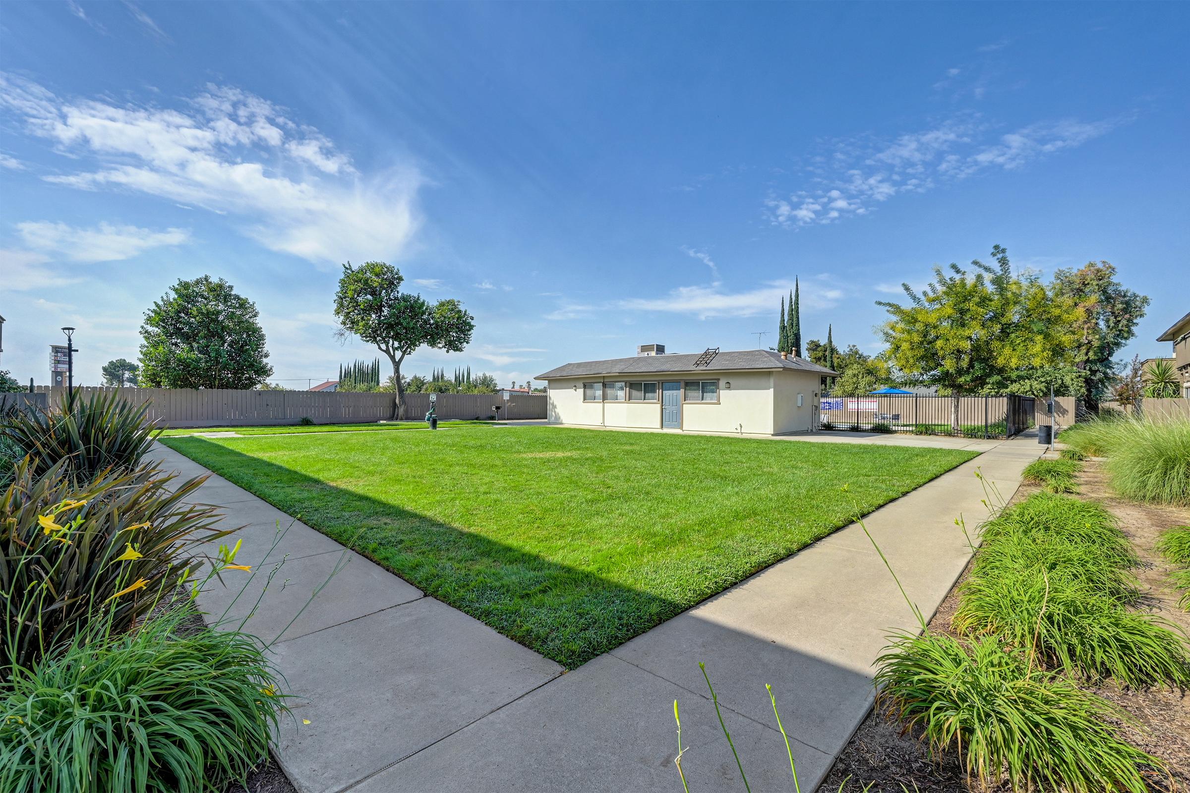 Village Ceres Apts 6 of 8