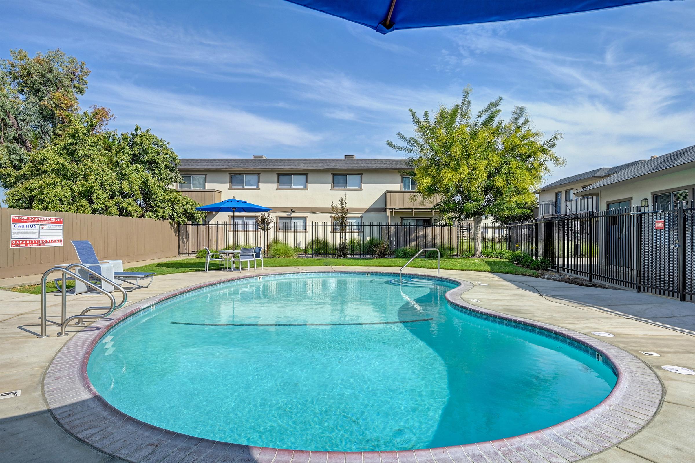 Village Ceres Apts 3 of 8