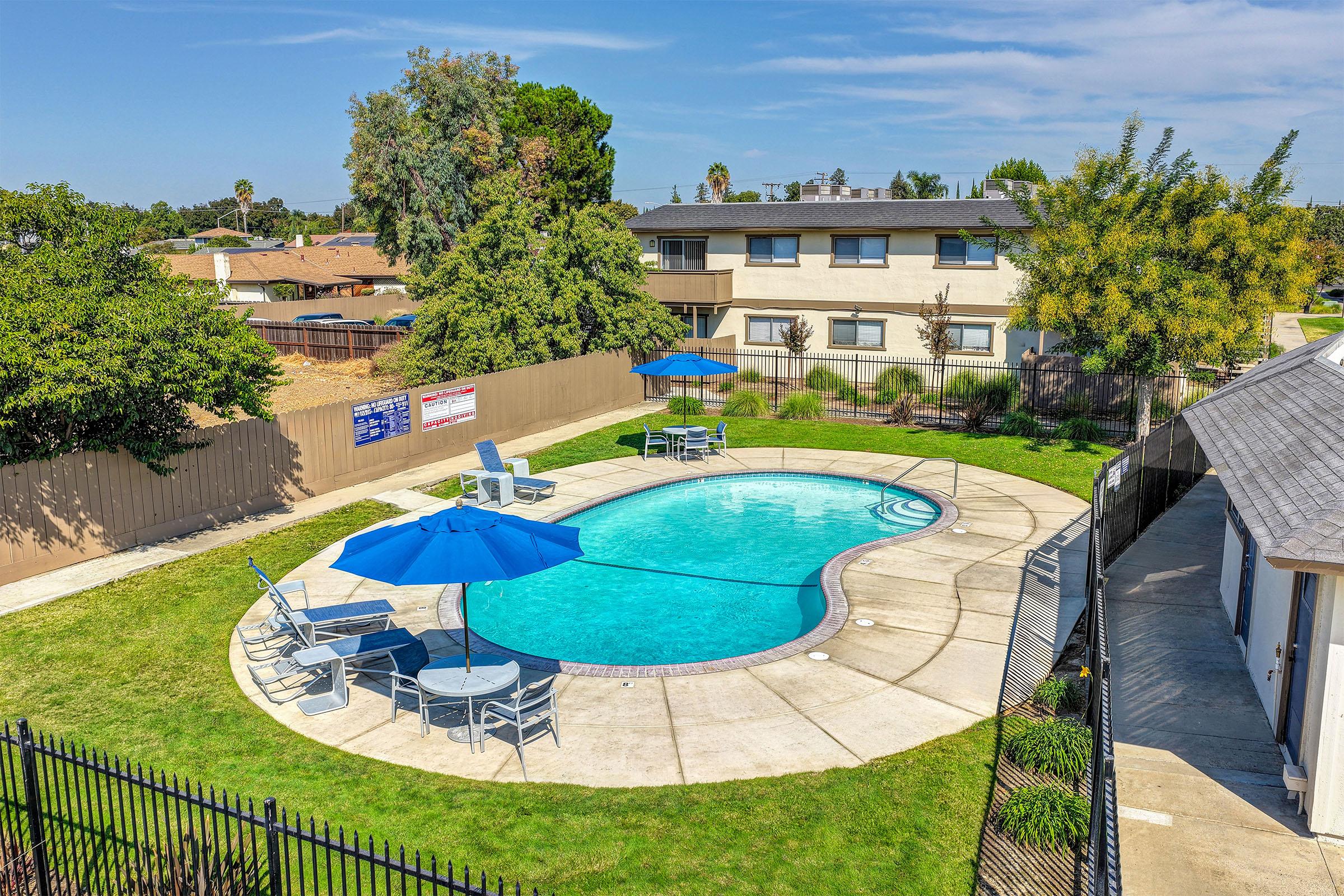 Village Ceres Apts 4 of 8