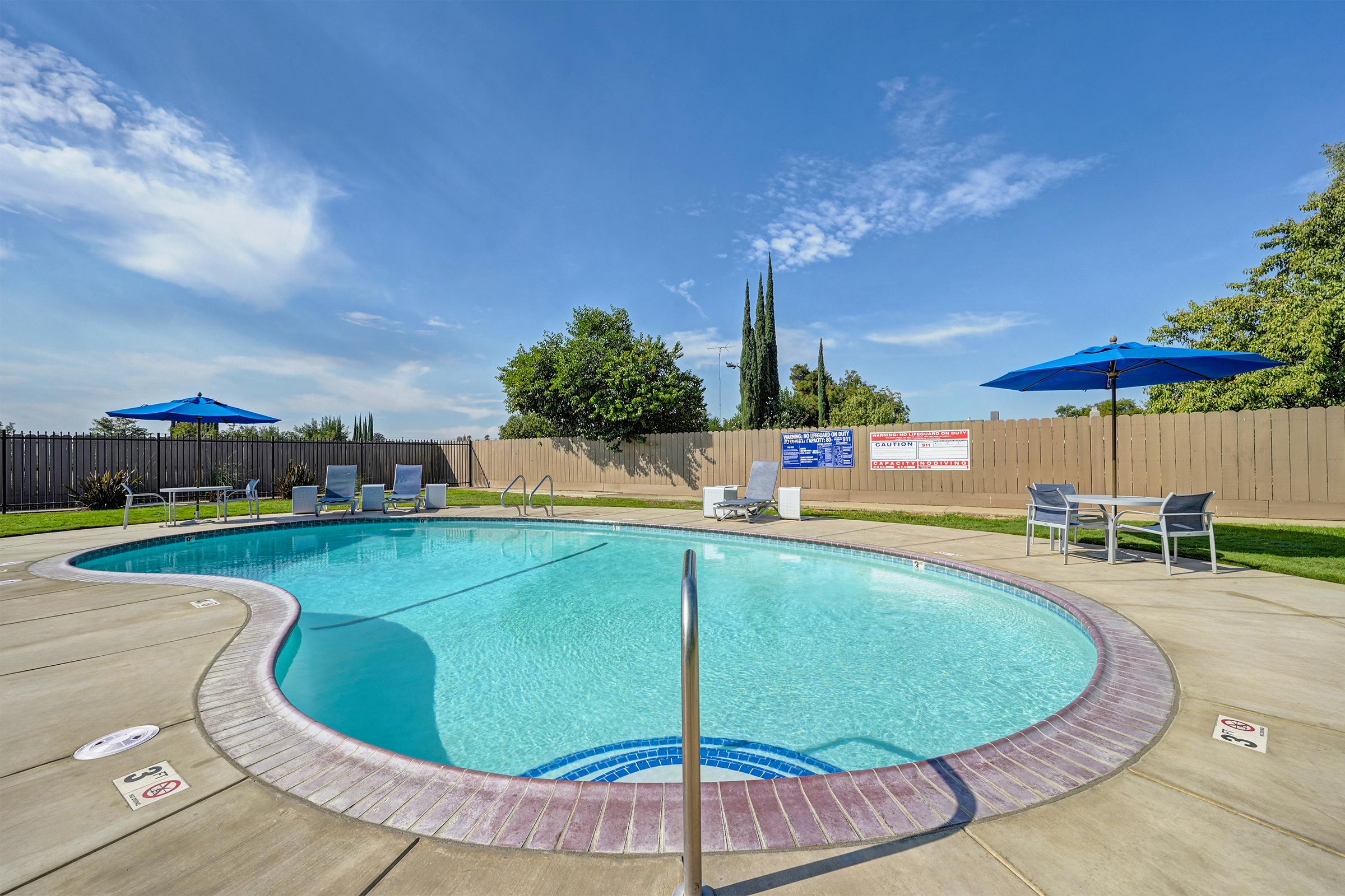 Pool at Village Ceres Apts (1 of 4)