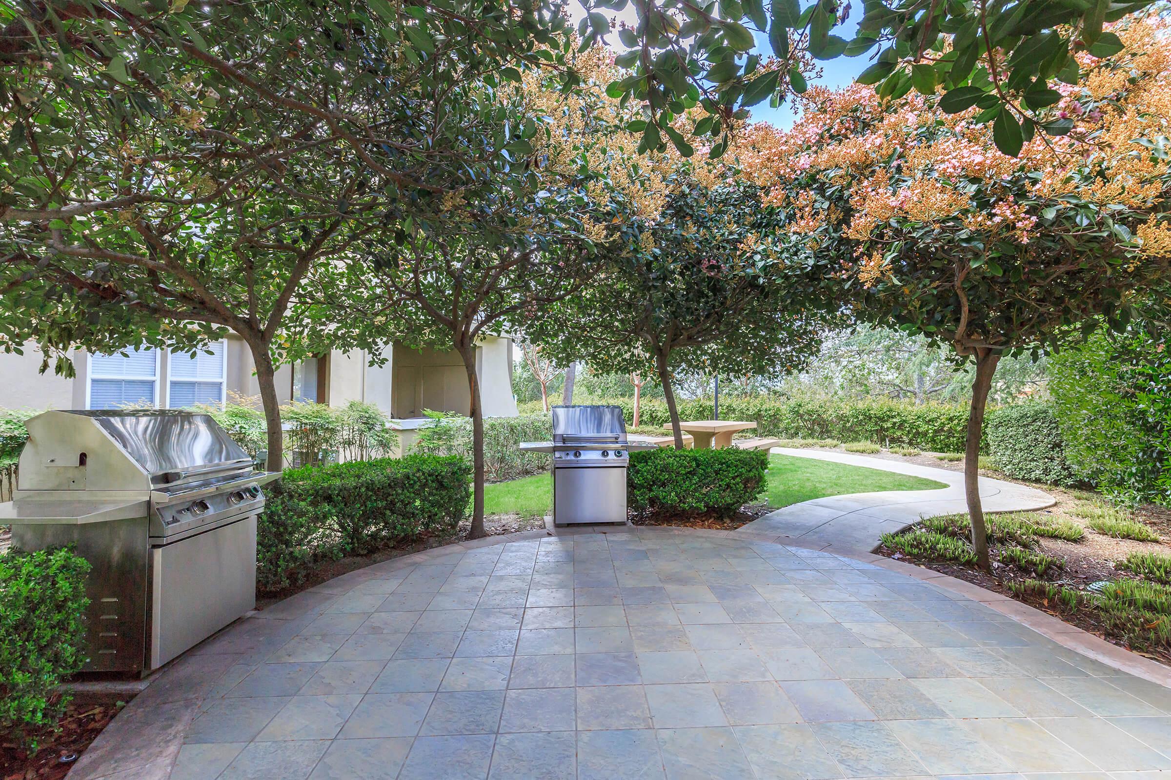 Gas barbecue and picnic area at Laurel Terrace Apartment Homes