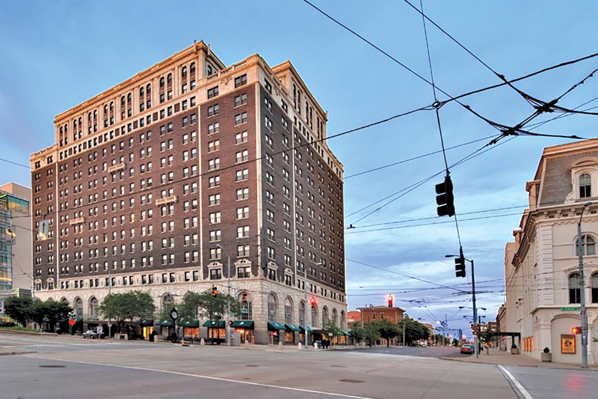 a building in the middle of a city street