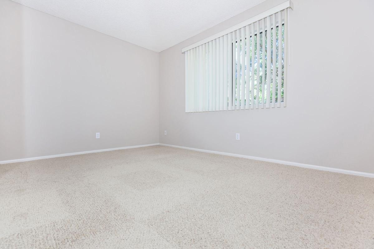 Bedroom with carpet