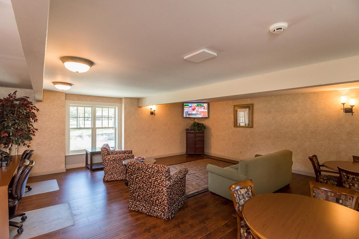 Whispering Hills Apartments in Creve Coeur, MO - Clubhouse 05.jpg