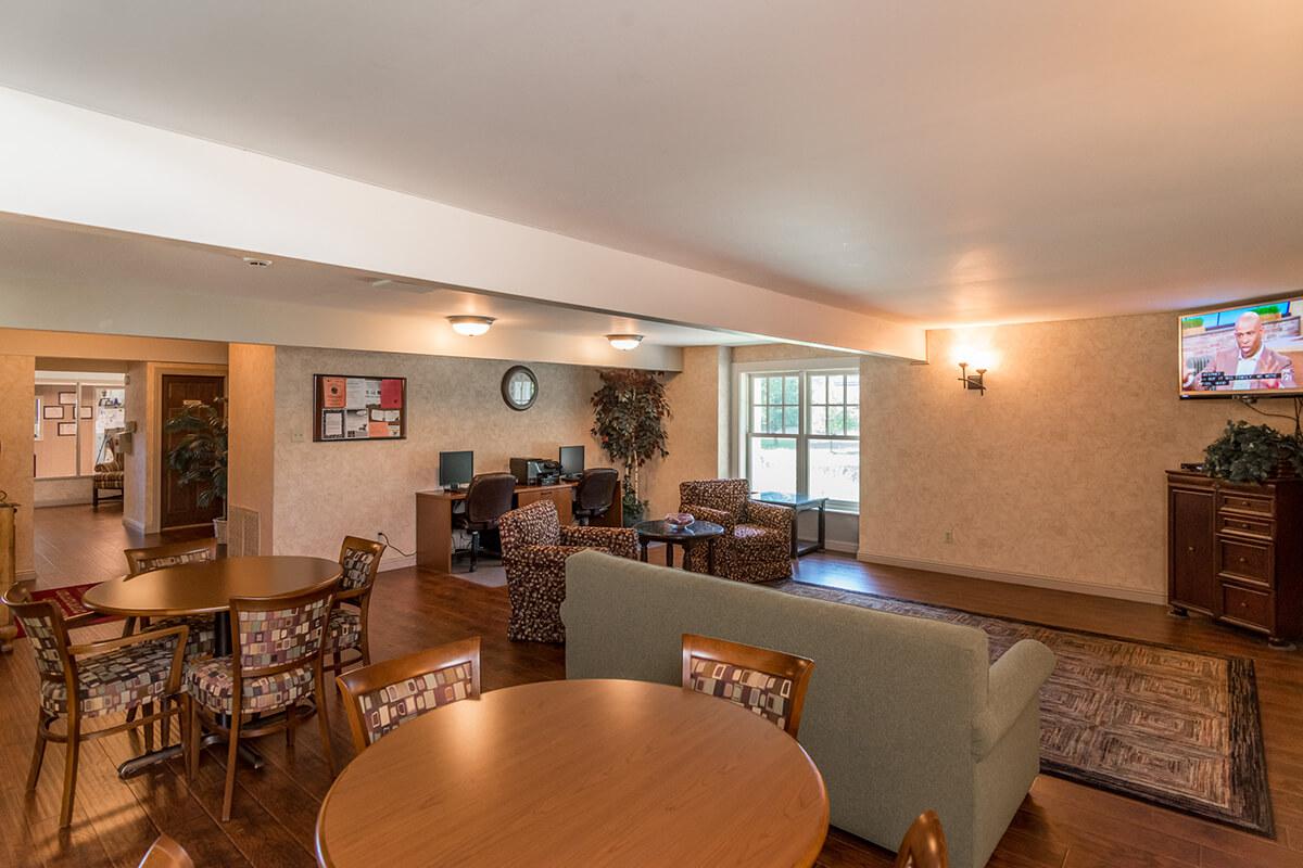 Whispering Hills Apartments in Creve Coeur, MO - Clubhouse 06.jpg