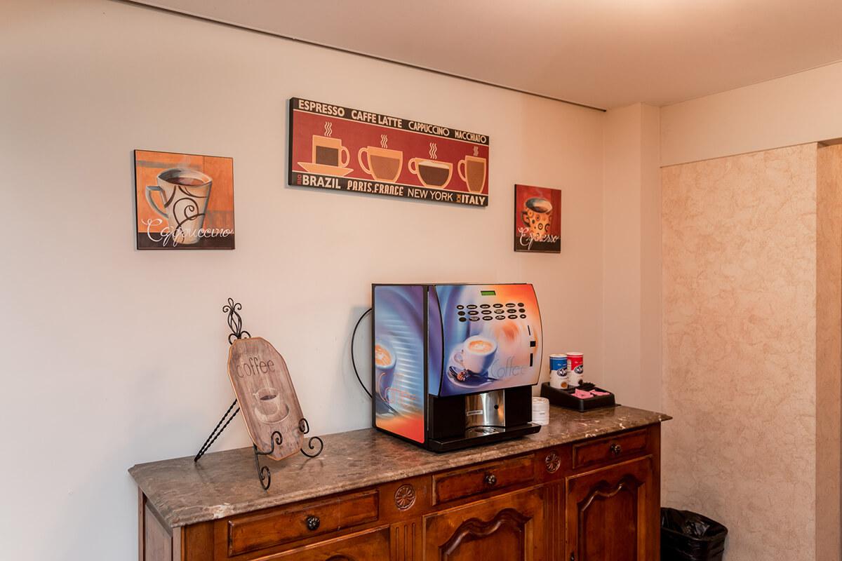 Whispering Hills Apartments in Creve Coeur, MO - Clubhouse 08.jpg