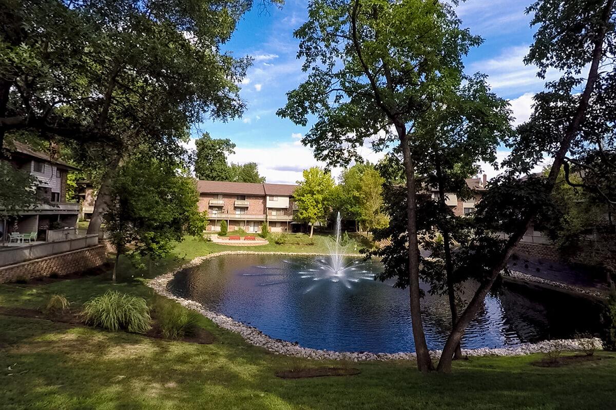 Whispering Hills Apartments in Creve Coeur, MO - Exterior 04.jpg