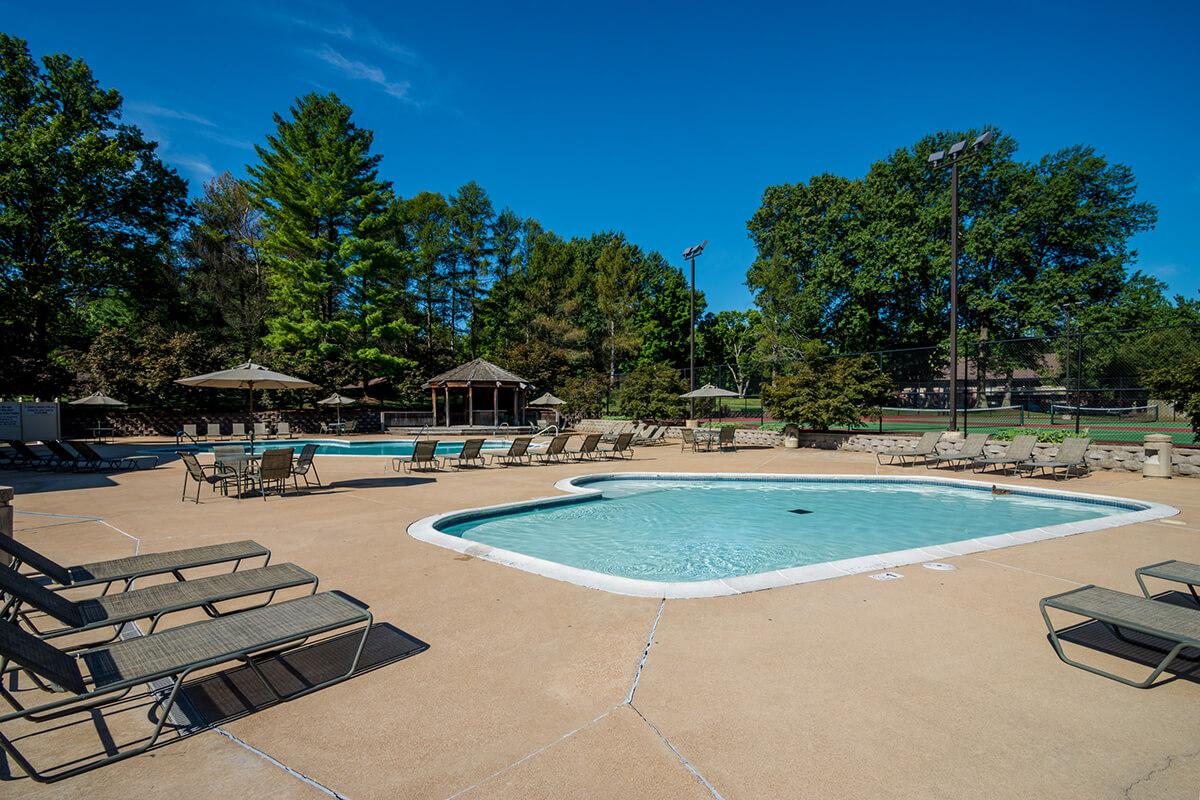 Whispering Hills Apartments in Creve Coeur, MO - Swimming Pool 04.jpg