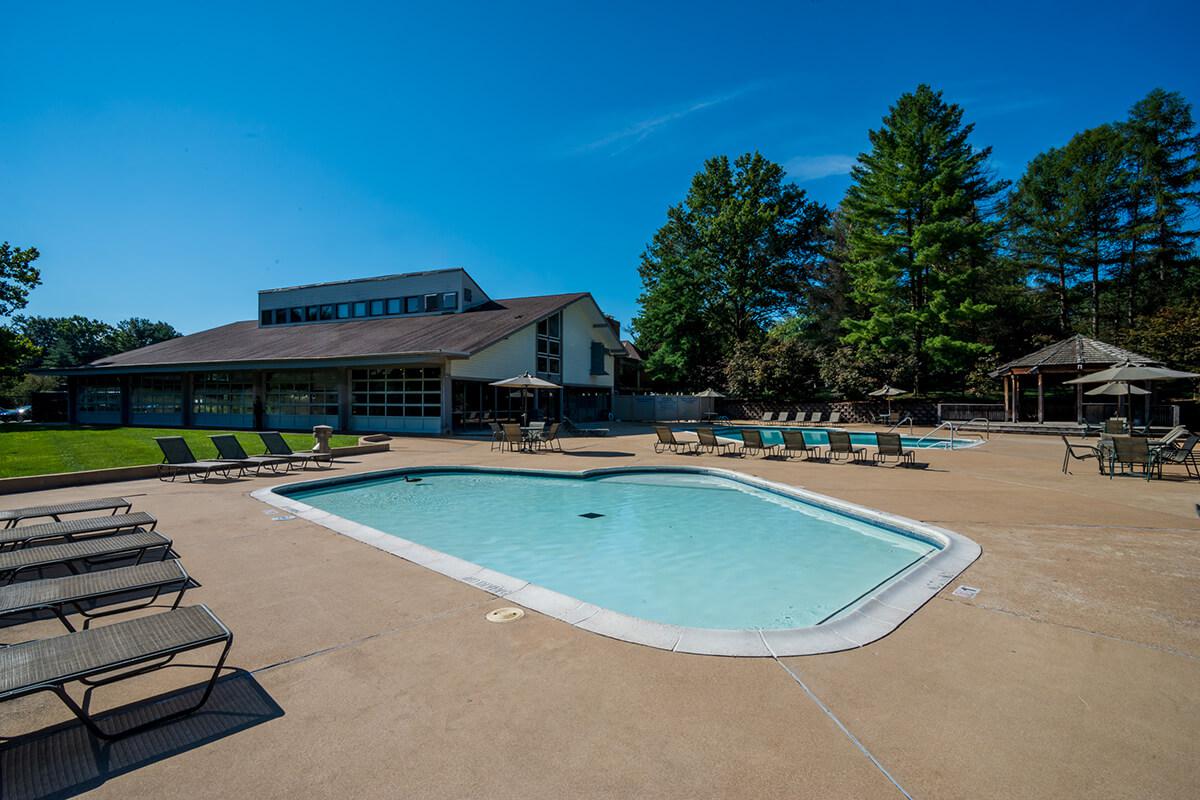 Whispering Hills Apartments in Creve Coeur, MO - Swimming Pool 05.jpg
