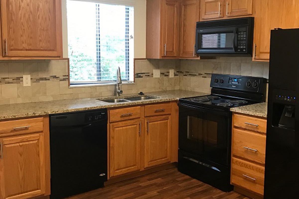 12542 Kitchen.jpg