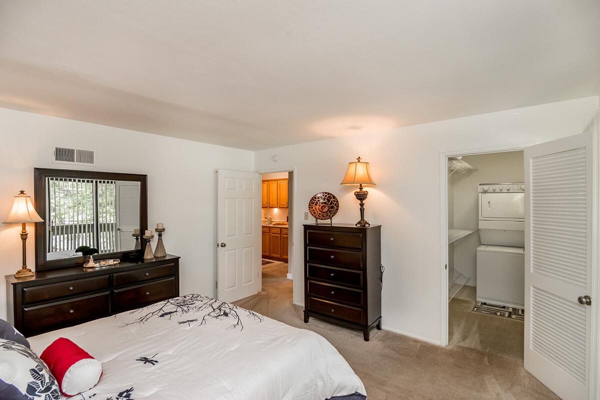 Whispering Hills Apartments in Creve Coeur, MO - Interior 11.jpg