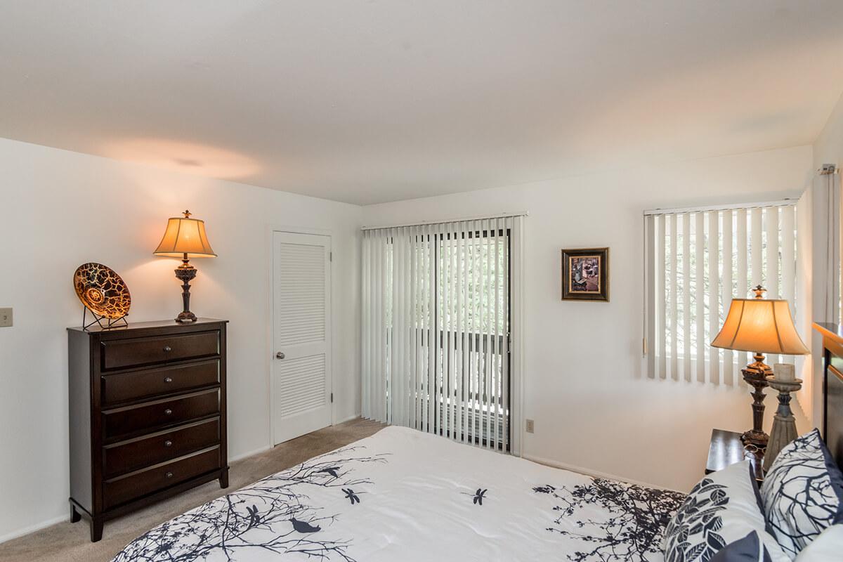 Whispering Hills Apartments in Creve Coeur, MO - Interior 12.jpg
