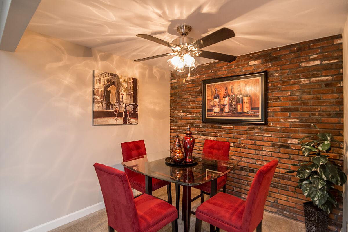 Whispering Hills Apartments in Creve Coeur, MO - Interior 14.jpg