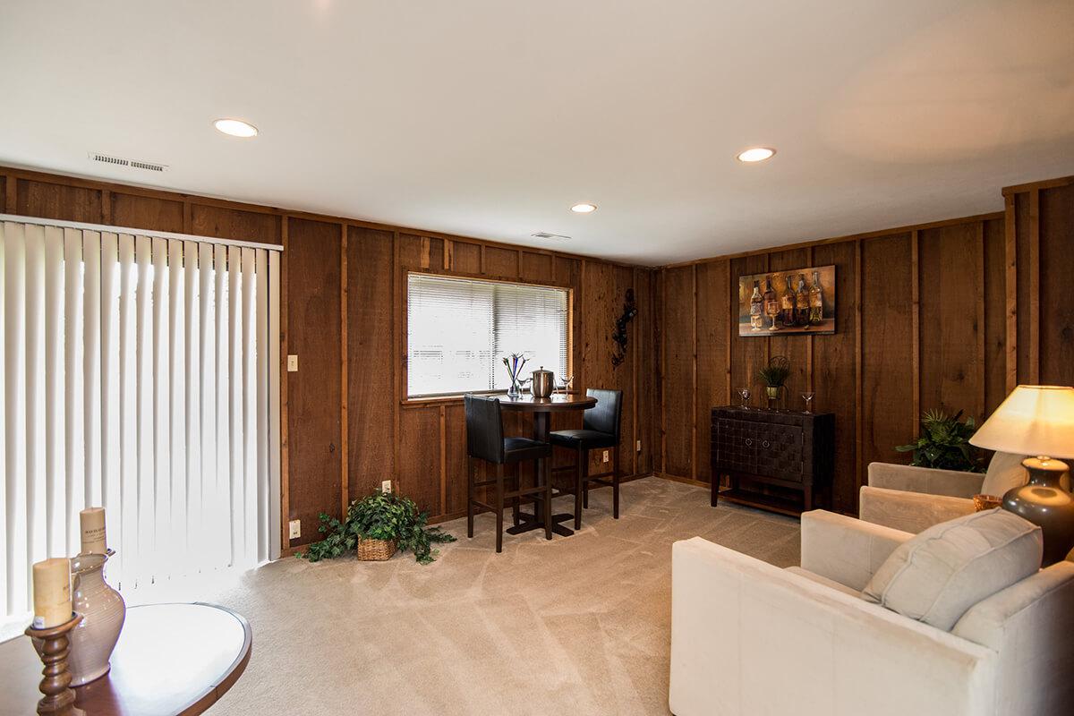 Whispering Hills Apartments in Creve Coeur, MO - Interior 15.jpg