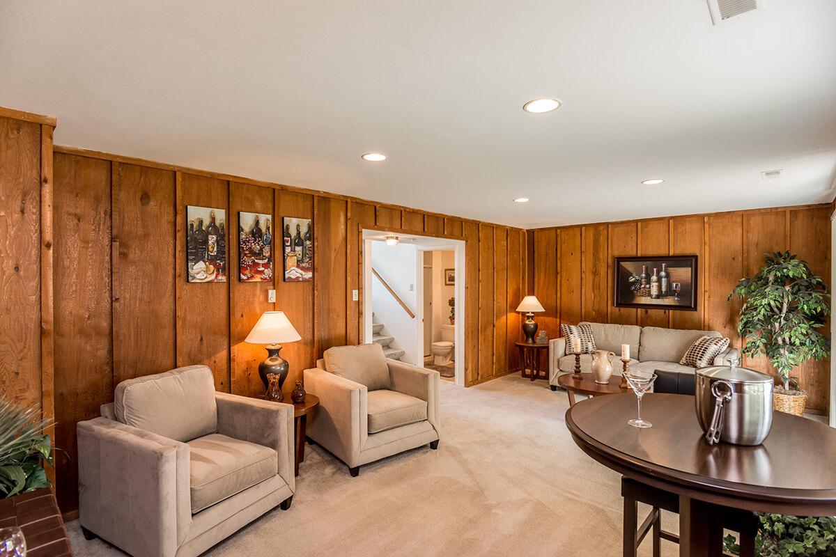 Whispering Hills Apartments in Creve Coeur, MO - Interior 16.jpg