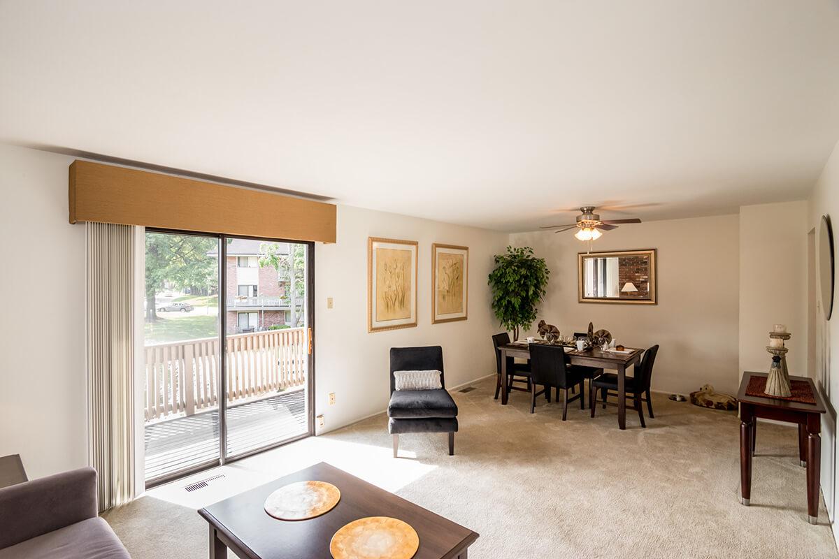 Whispering Hills Apartments in Creve Coeur, MO - Interior 21.jpg