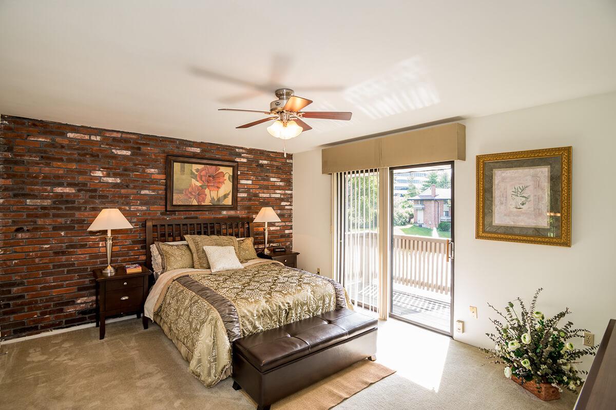 Whispering Hills Apartments in Creve Coeur, MO - Interior 22.jpg