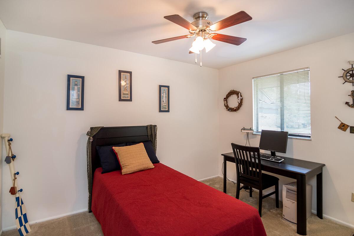 Whispering Hills Apartments in Creve Coeur, MO - Interior 25.jpg