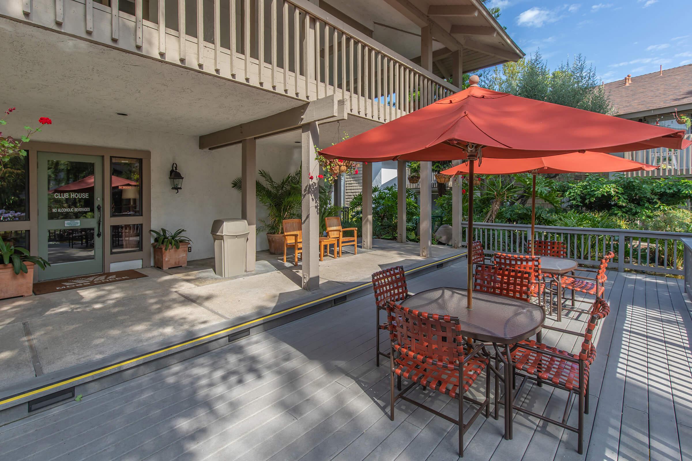 Moss Creek Apartments patio with tables and chairs