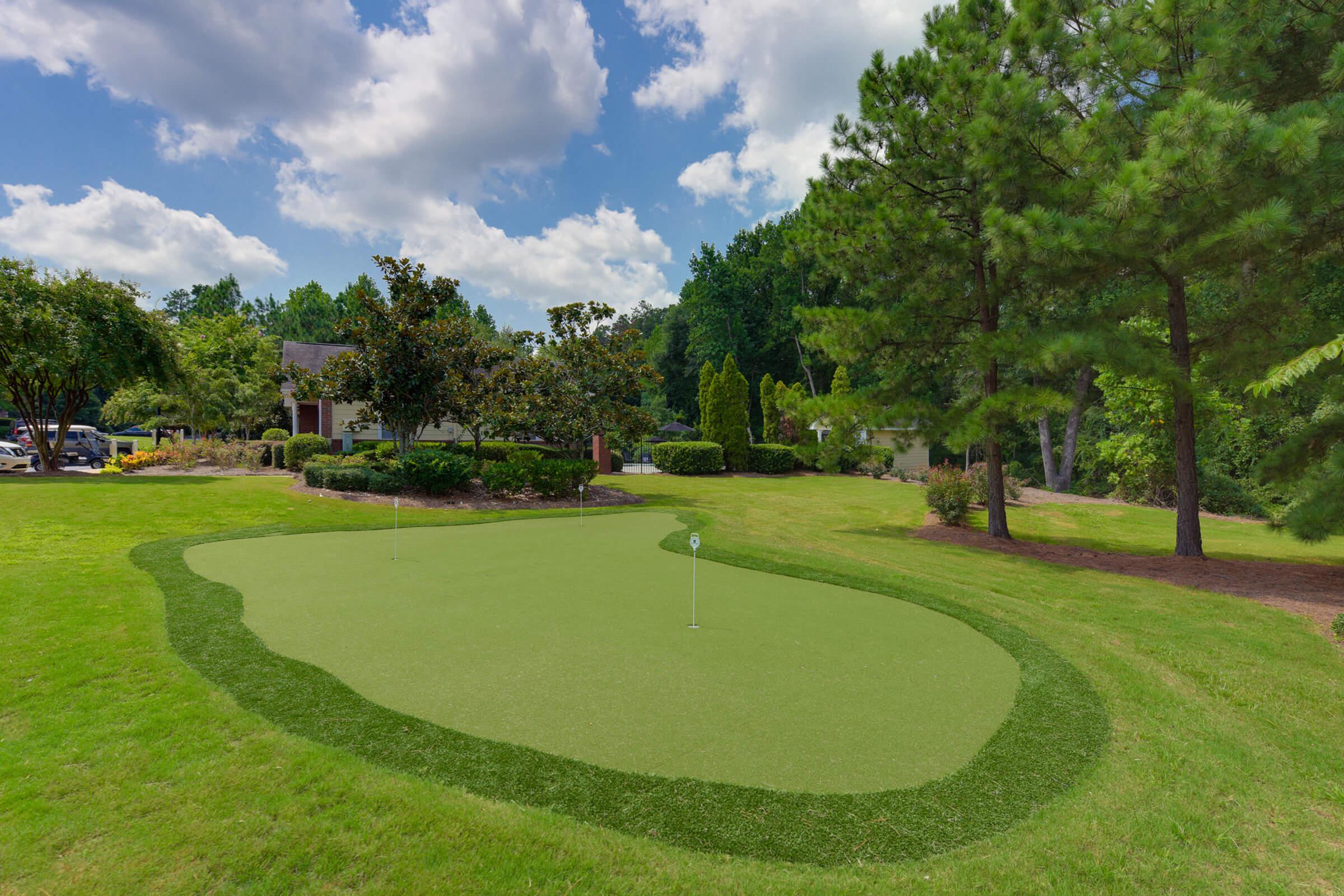 Walden Glen Apartments in Evans, GA - Putting Green 01.jpg