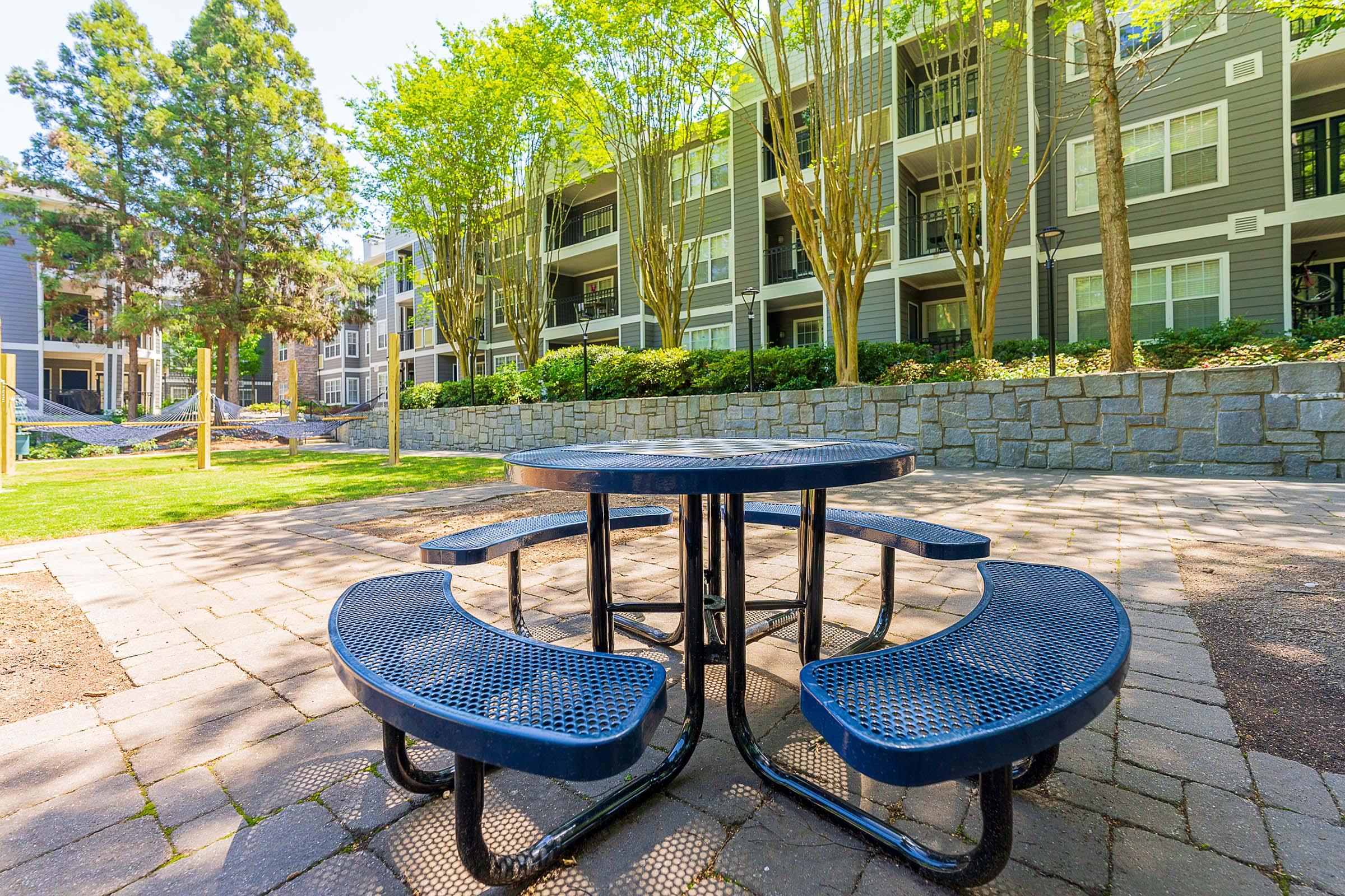 an empty park bench sitting in a chair