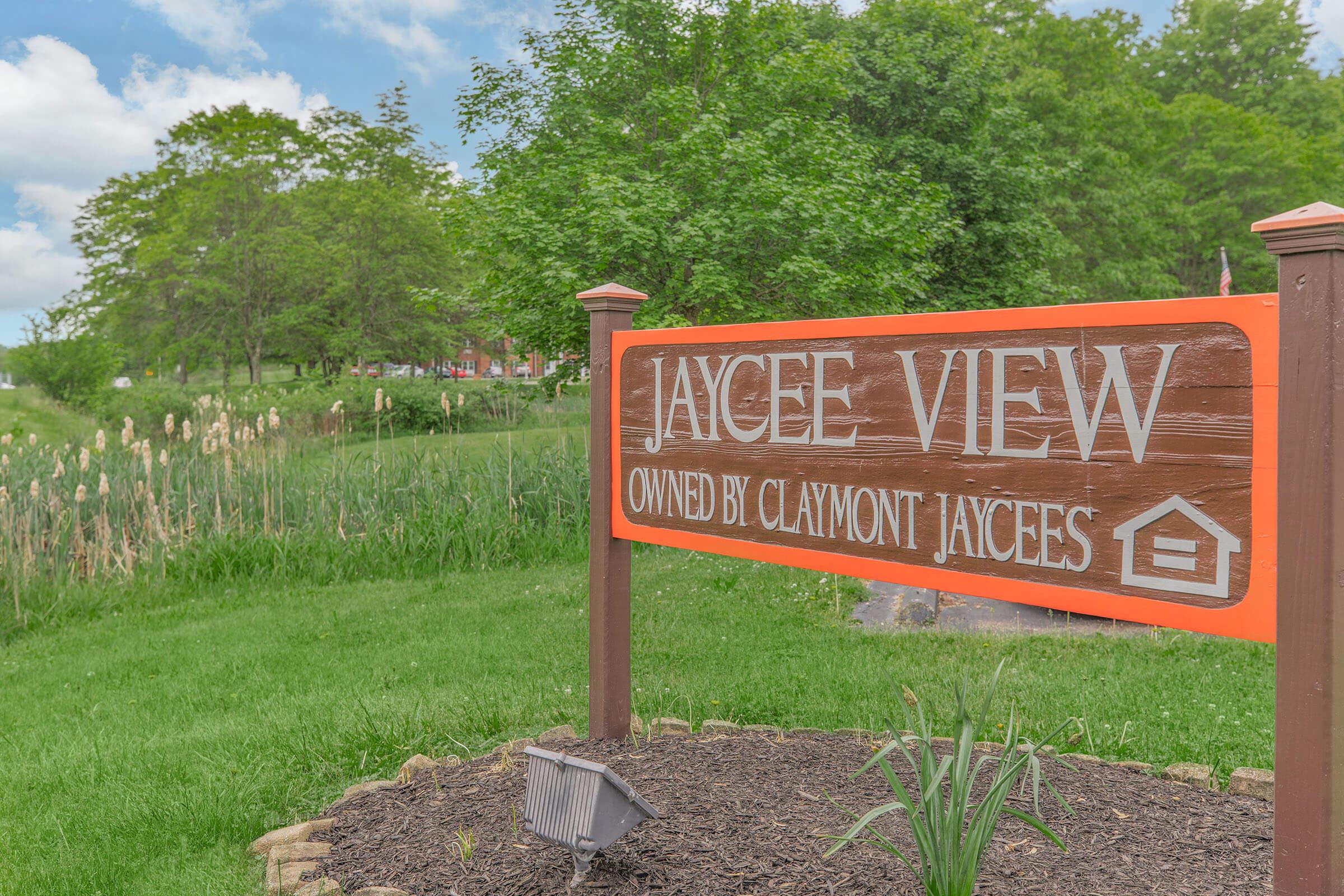 a sign sitting on the grass