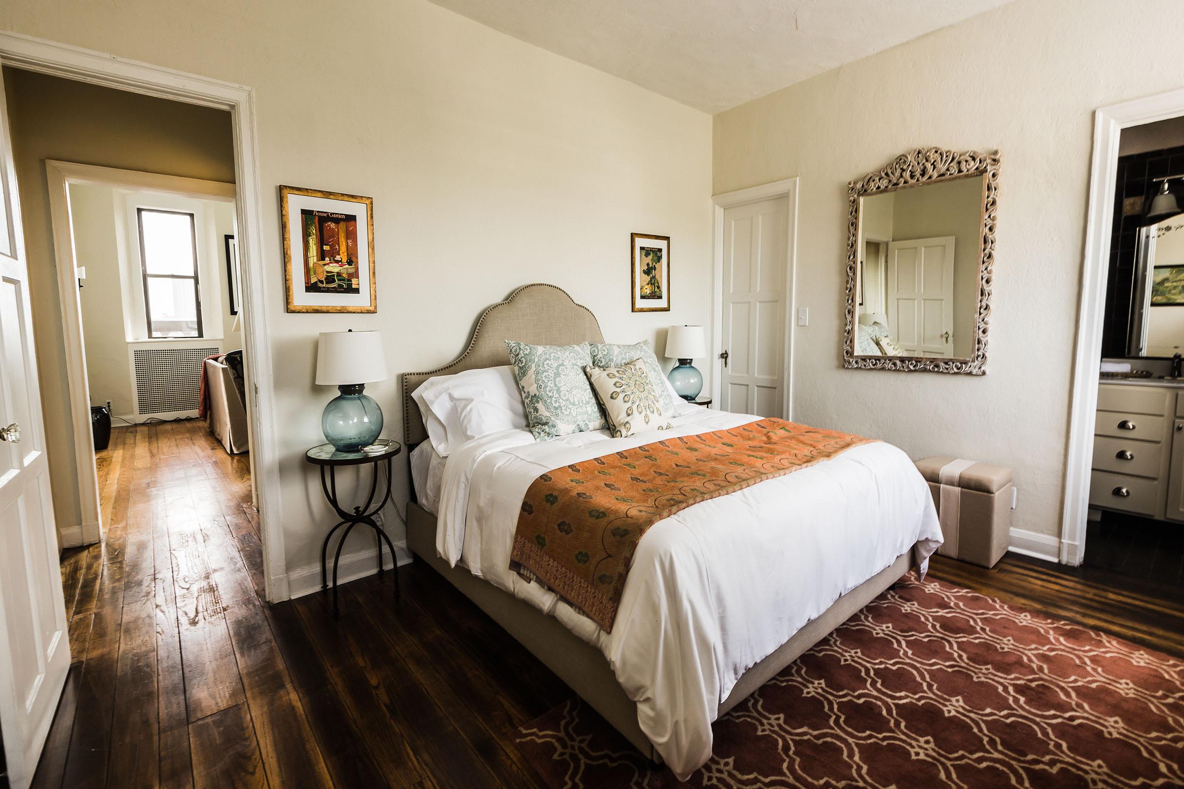 a bedroom with a bed in a hotel room
