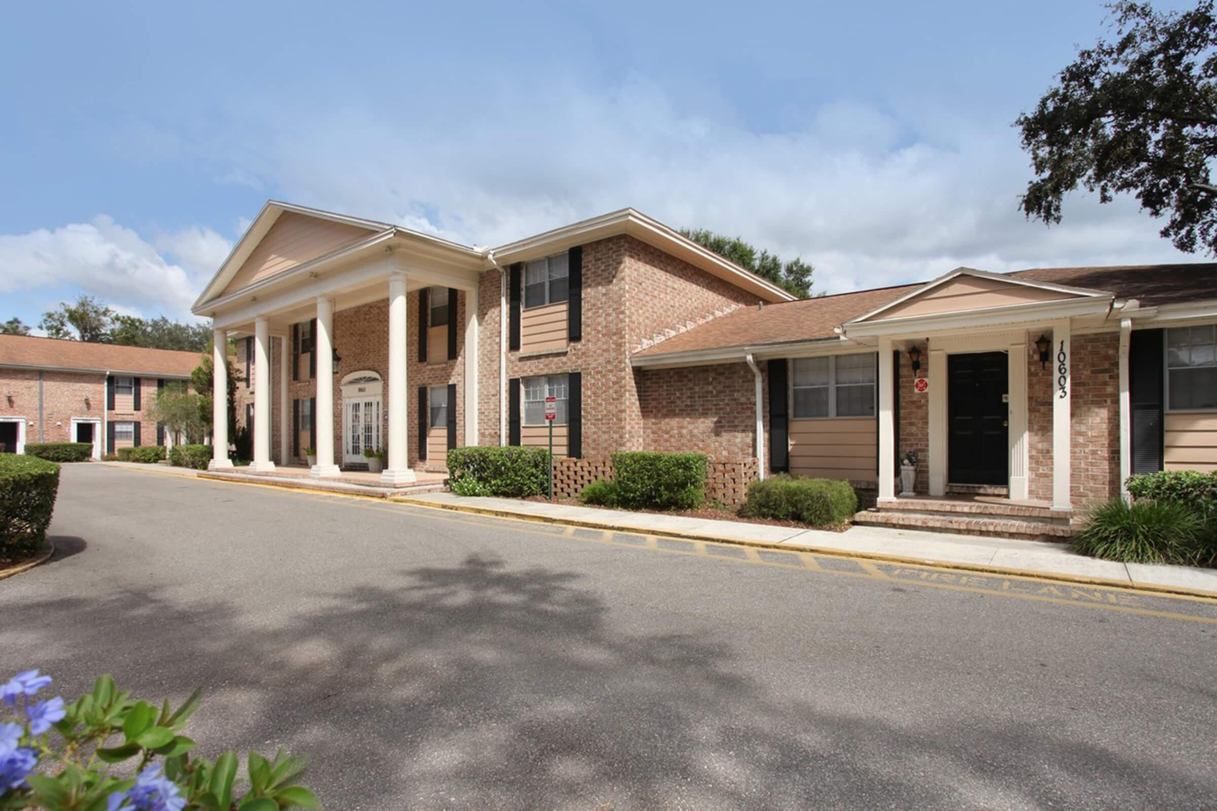 heritage-at-temple-terrace-apartments-temple-terrace-fl-building-photo (3).jpg