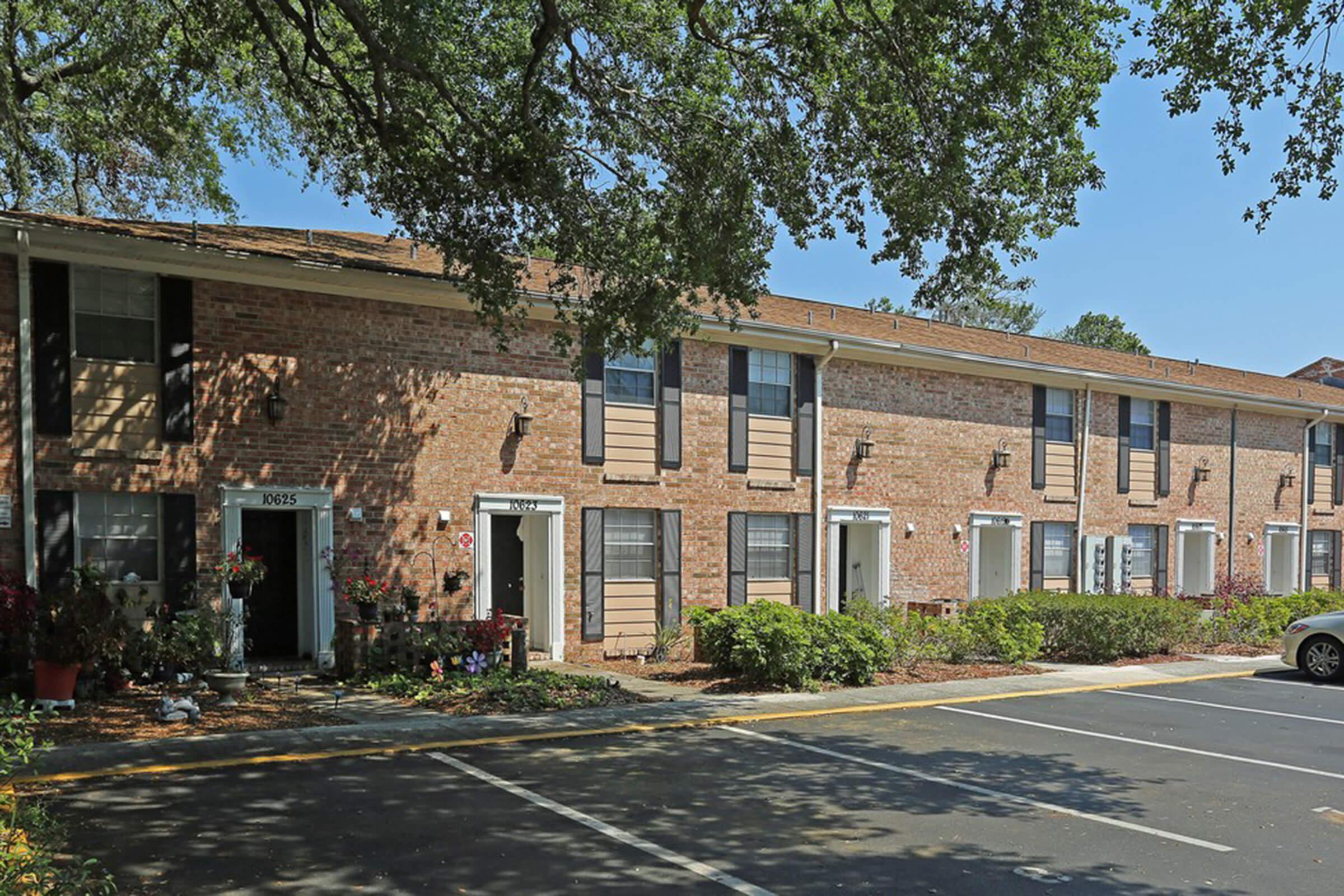 heritage-at-temple-terrace-apartments-temple-terrace-fl-building-photo (9).jpg